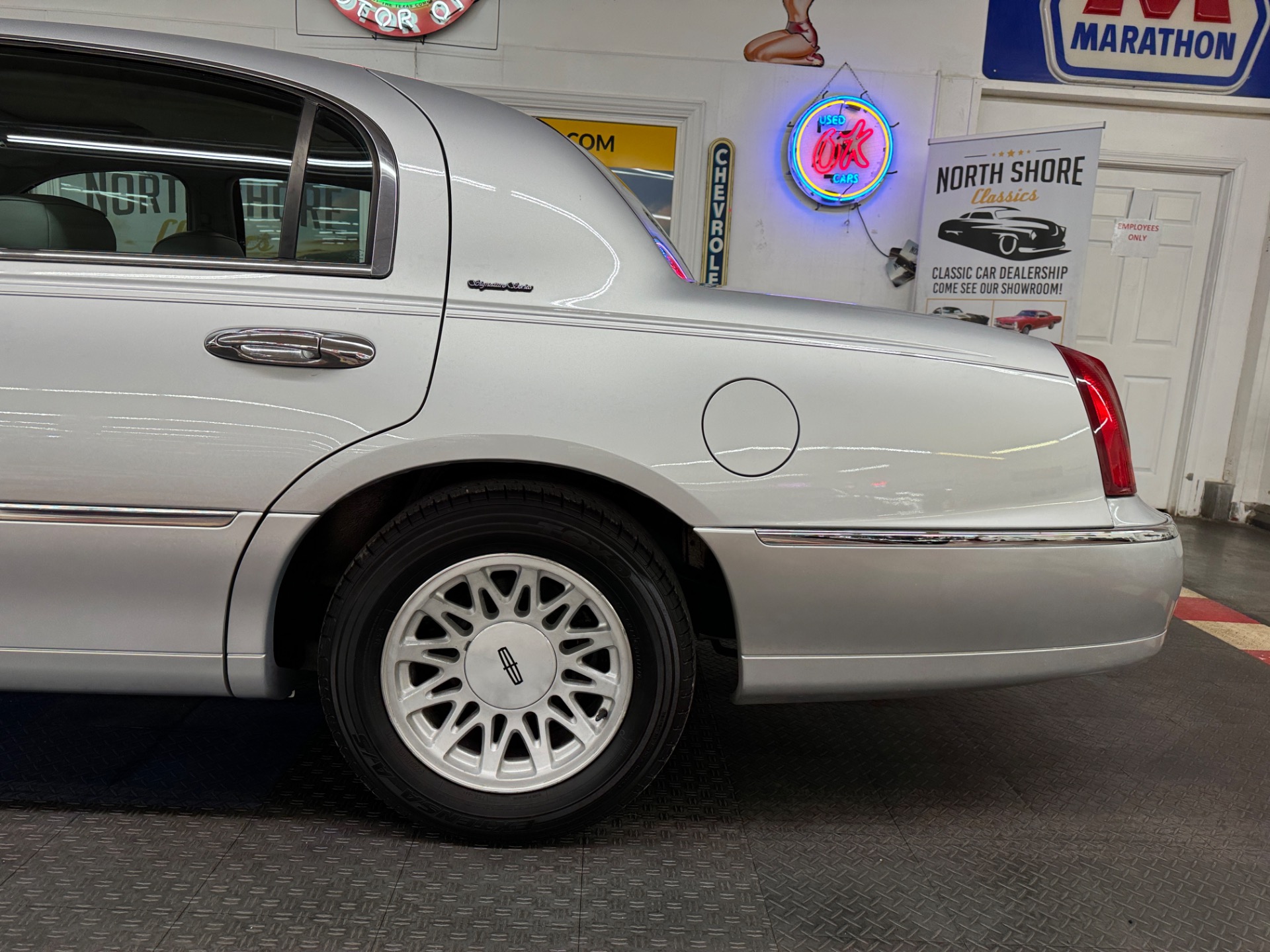 Used 1999 Lincoln Town Car Signature-SEE VIDEO | Mundelein, IL