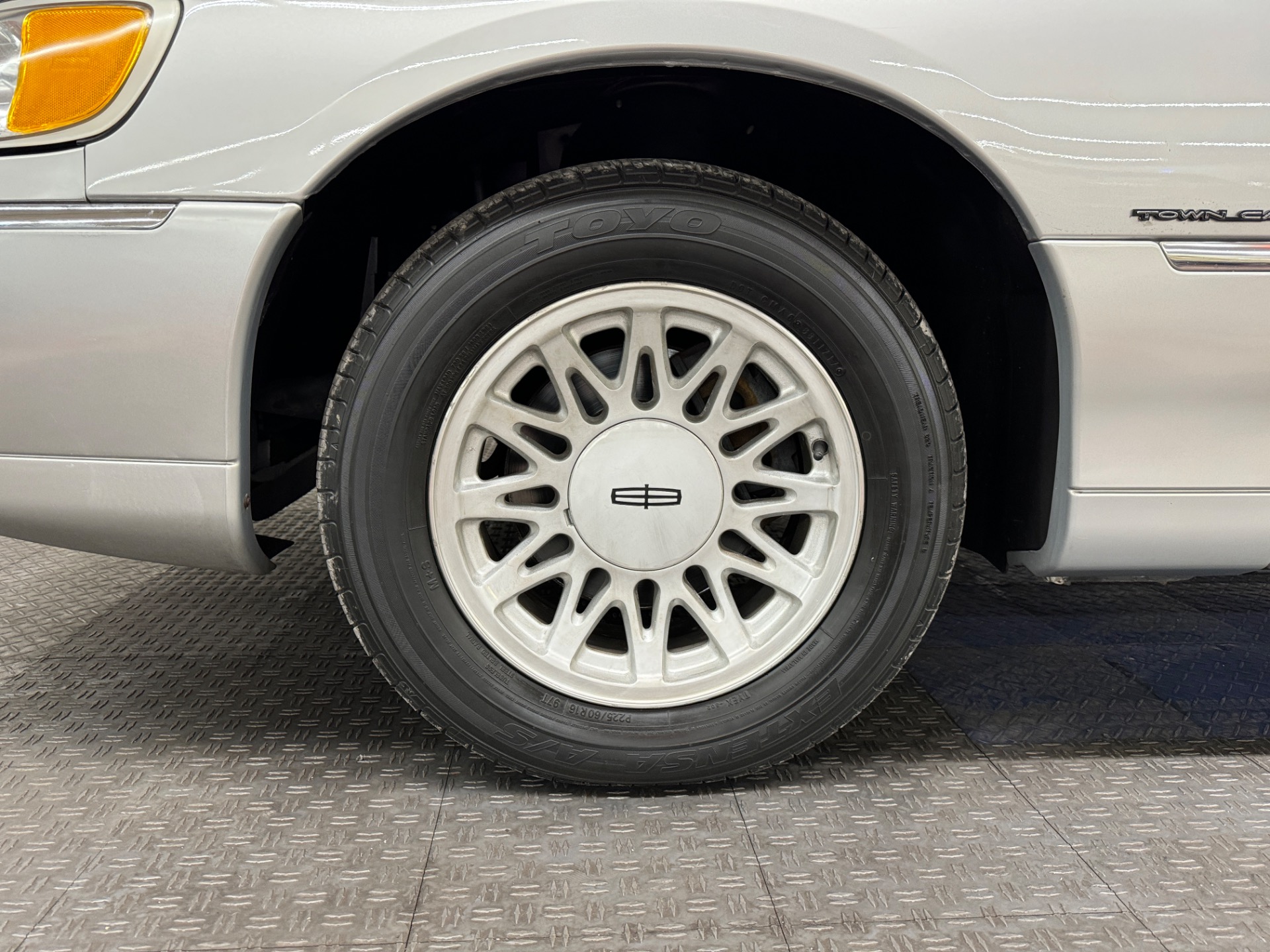 Used 1999 Lincoln Town Car Signature-SEE VIDEO | Mundelein, IL