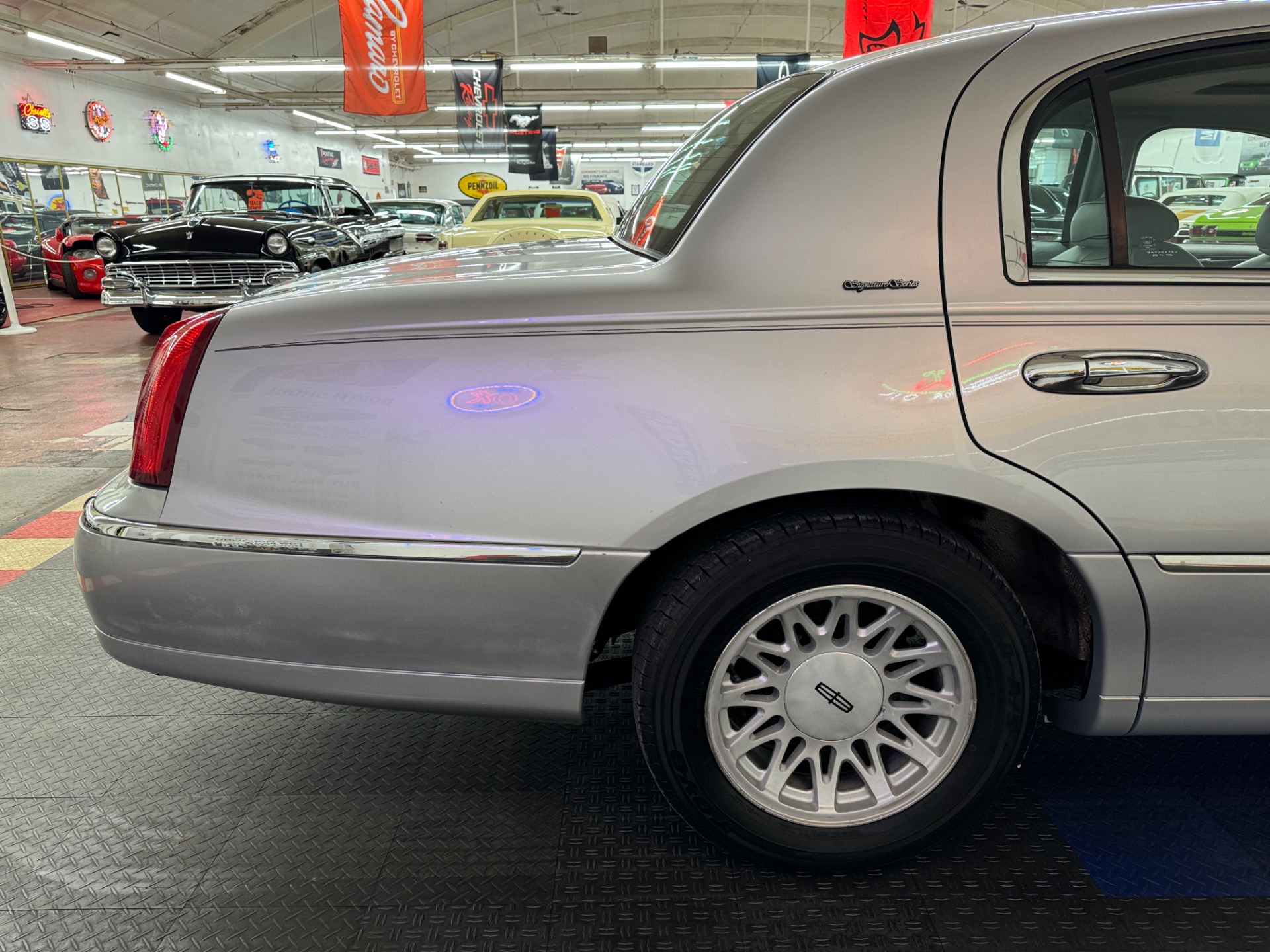 Used 1999 Lincoln Town Car Signature-SEE VIDEO | Mundelein, IL