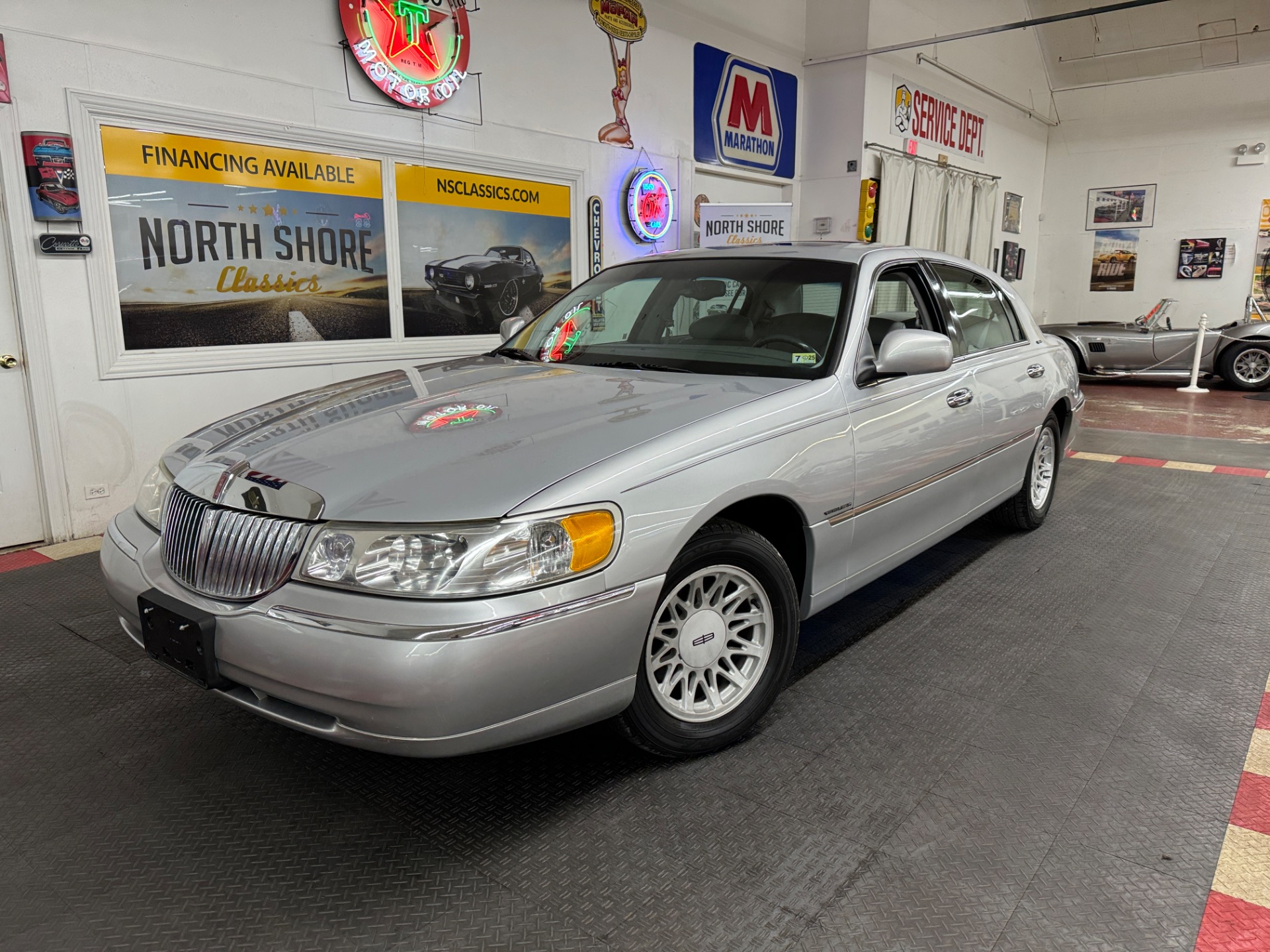 Used 1999 Lincoln Town Car Signature-SEE VIDEO | Mundelein, IL