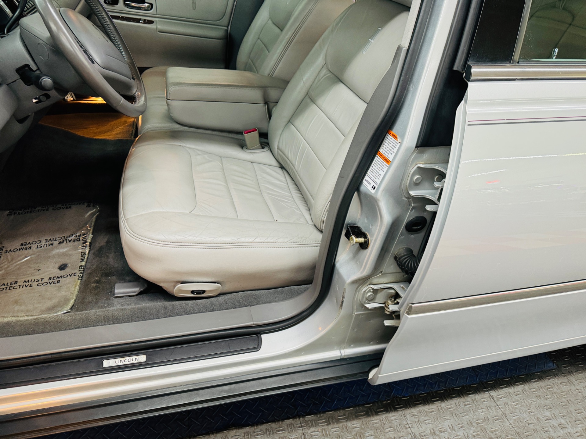 Used 1999 Lincoln Town Car Signature-SEE VIDEO | Mundelein, IL