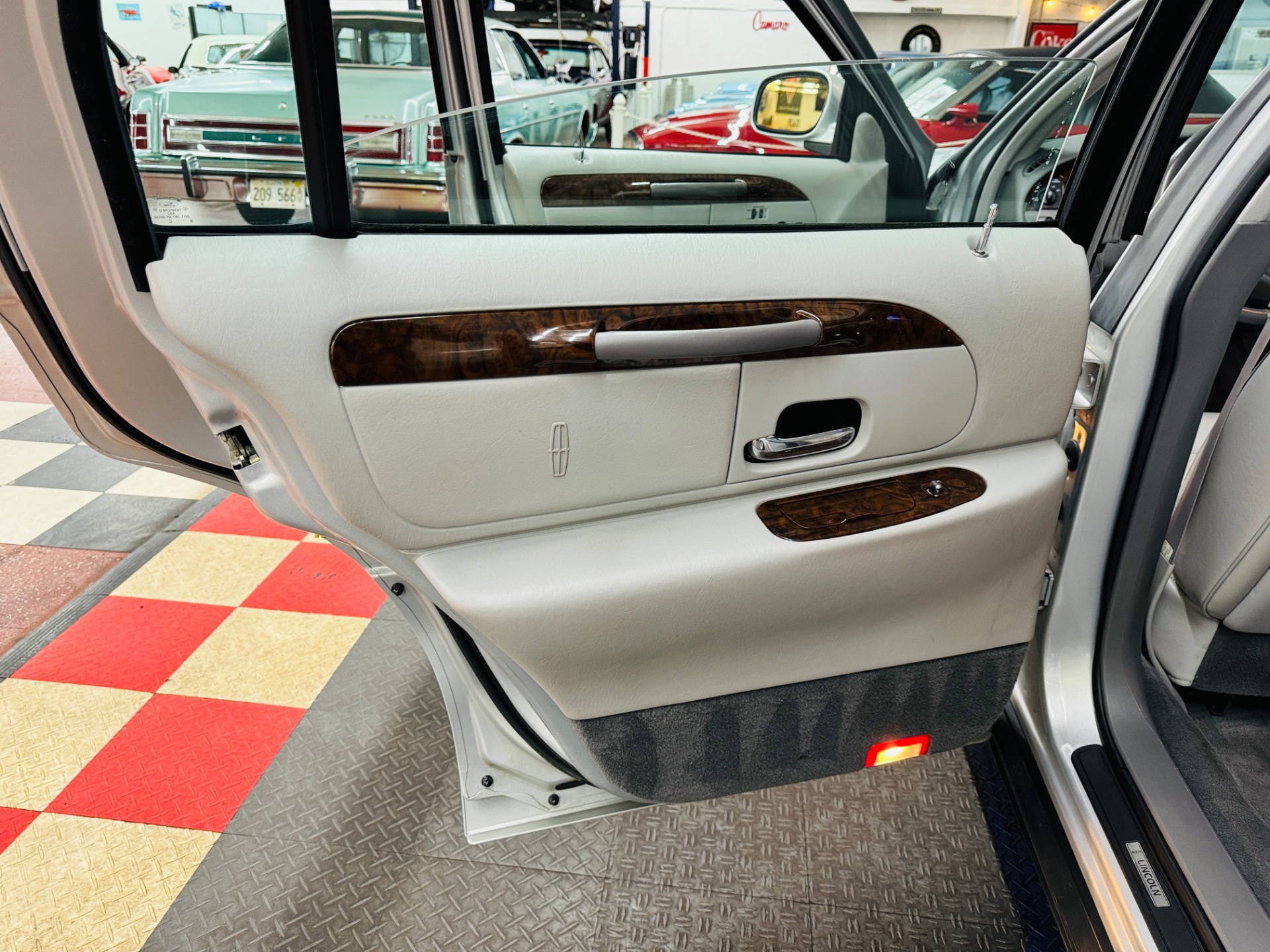 Used 1999 Lincoln Town Car Signature-SEE VIDEO | Mundelein, IL