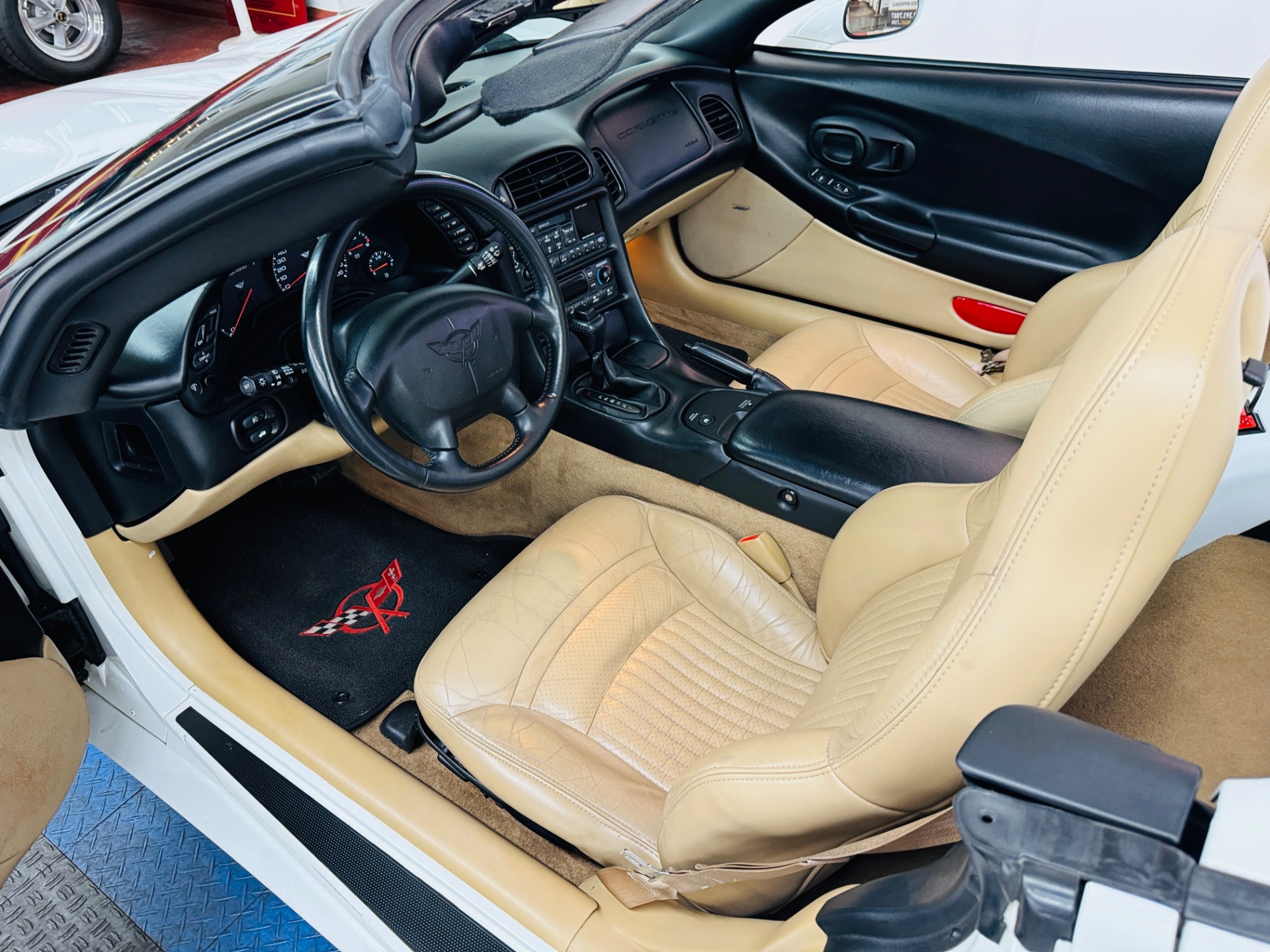 2004 Chevrolet Corvette 14