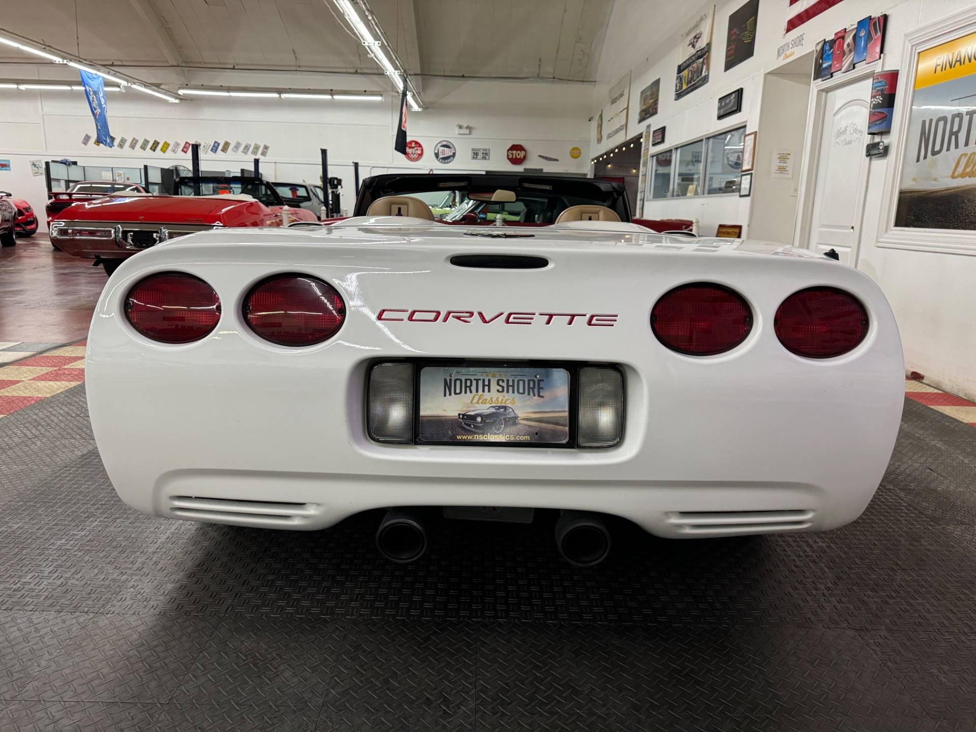 2004 Chevrolet Corvette 19