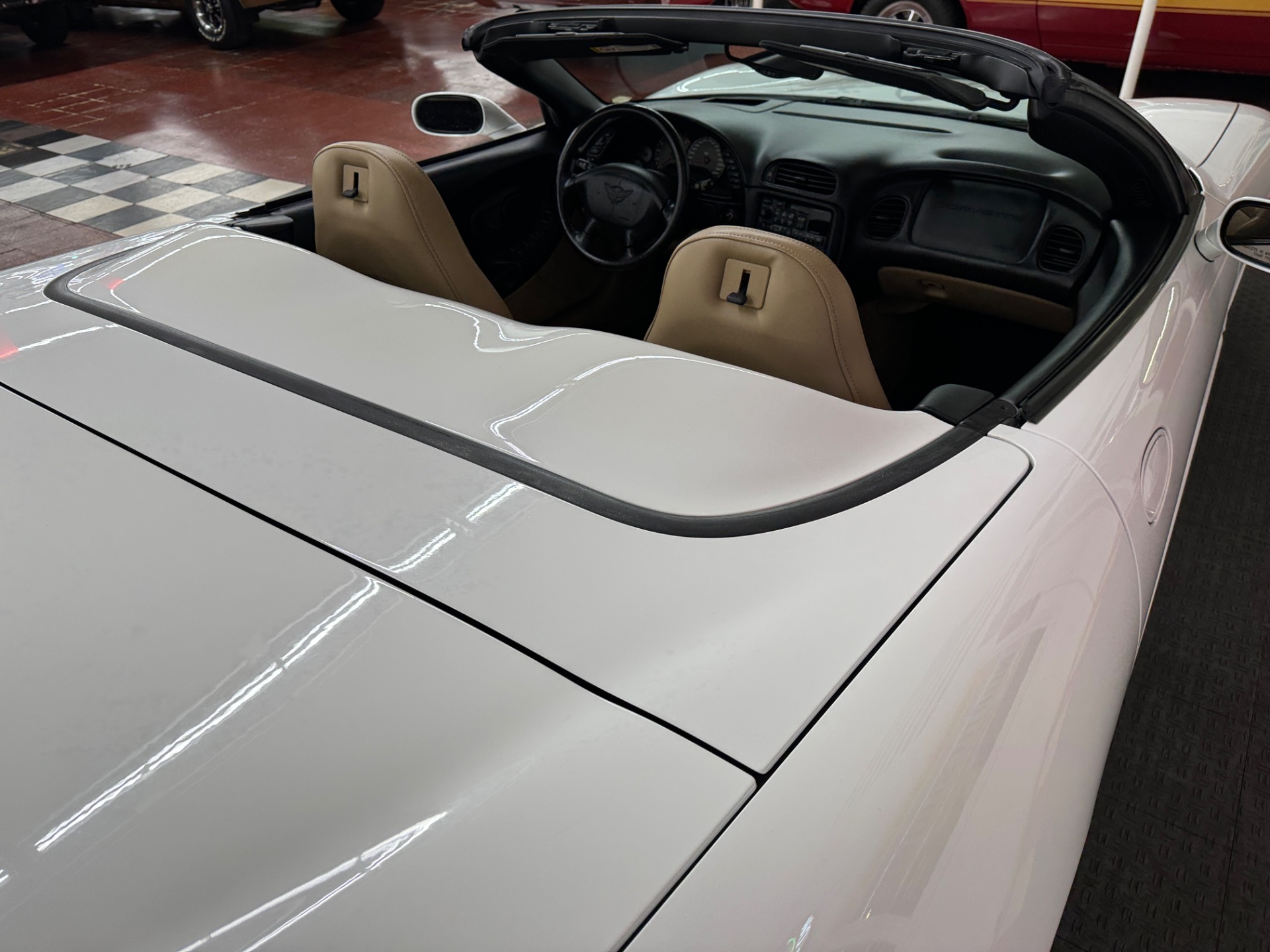 2004 Chevrolet Corvette 21