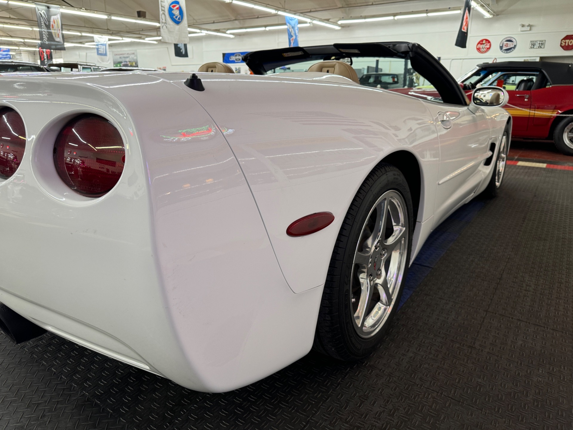2004 Chevrolet Corvette 32
