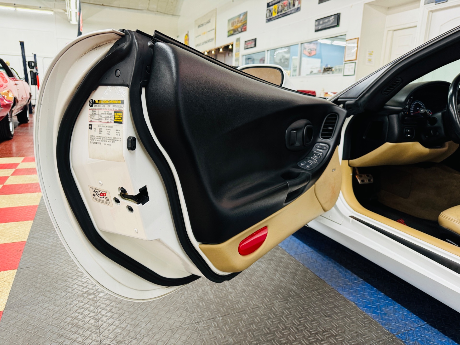 2004 Chevrolet Corvette 41