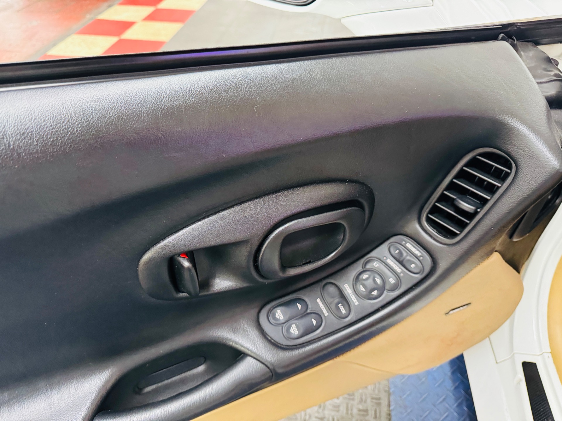2004 Chevrolet Corvette 42