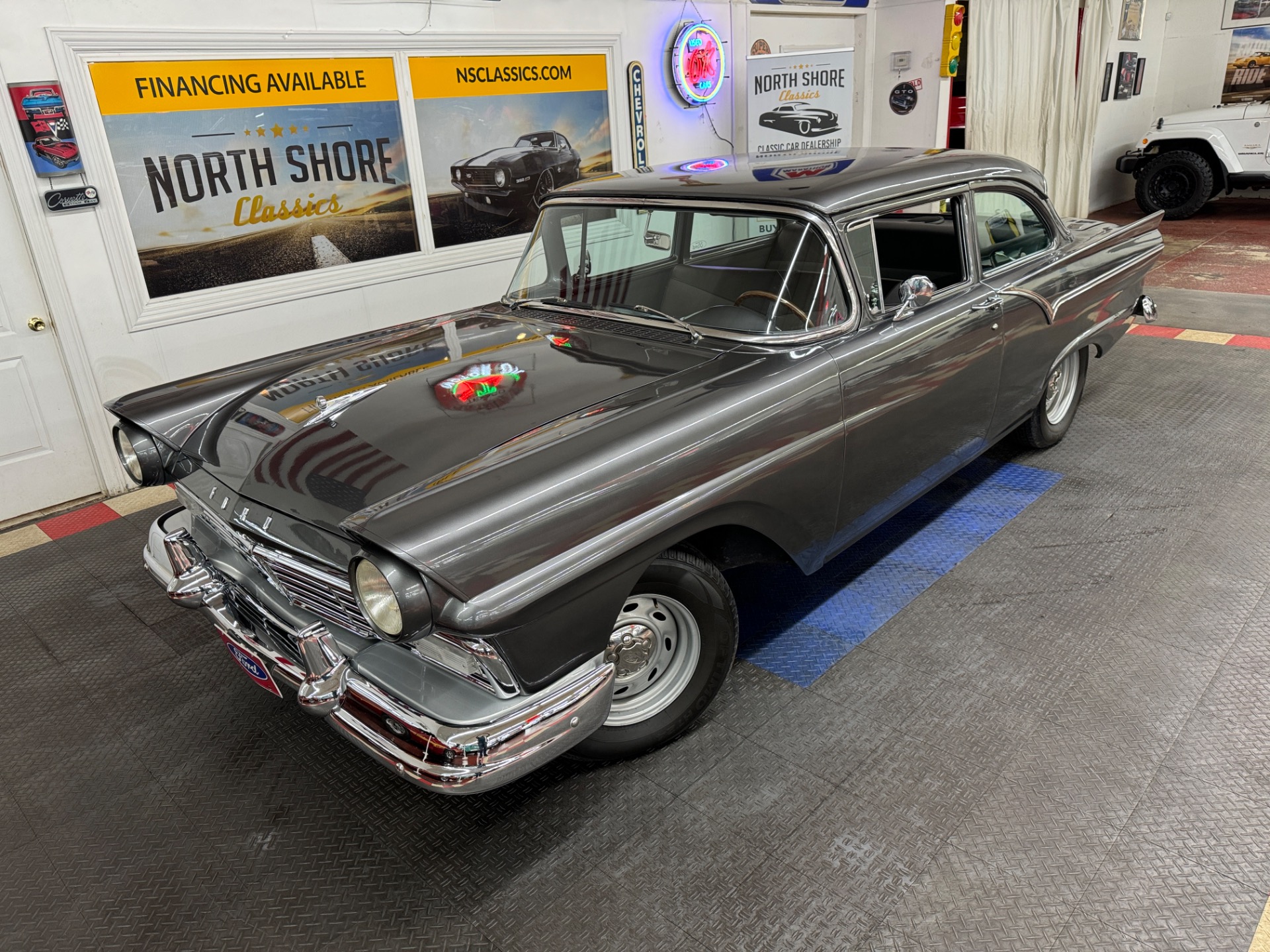 1957 Ford Custon 1