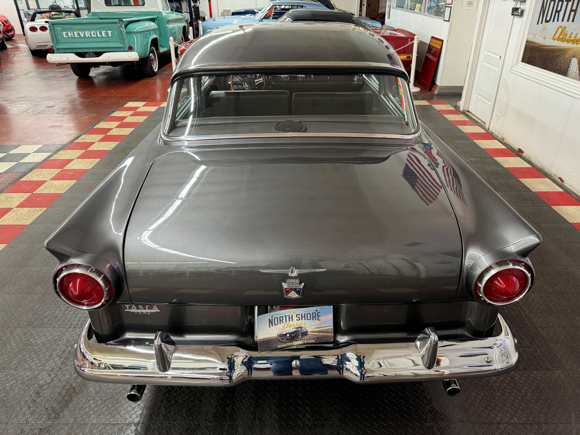 1957 Ford Custon 12