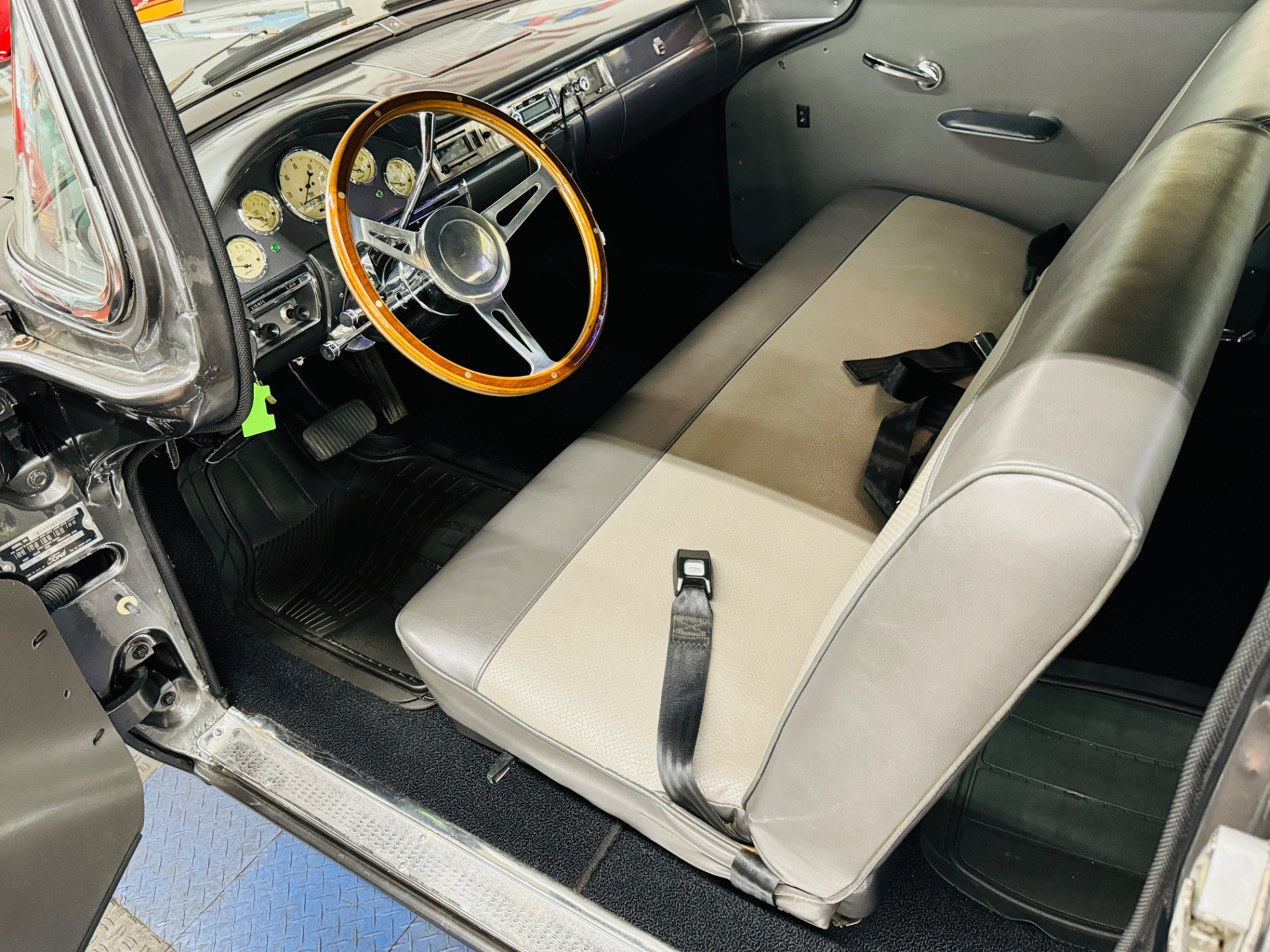 1957 Ford Custon 15