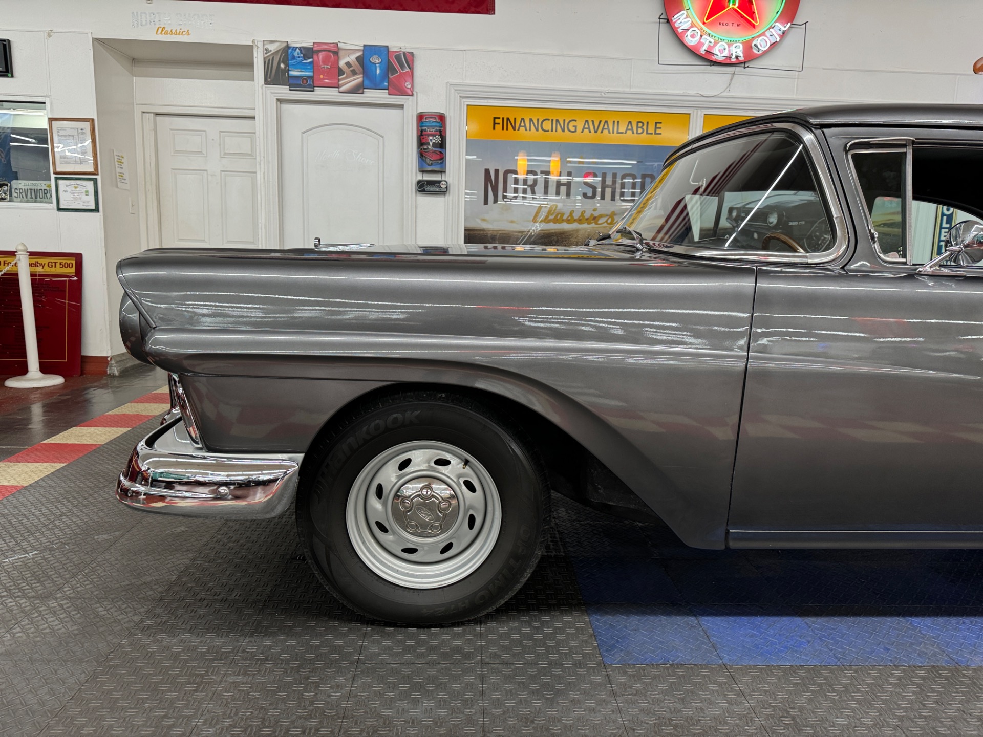 1957 Ford Custon 22