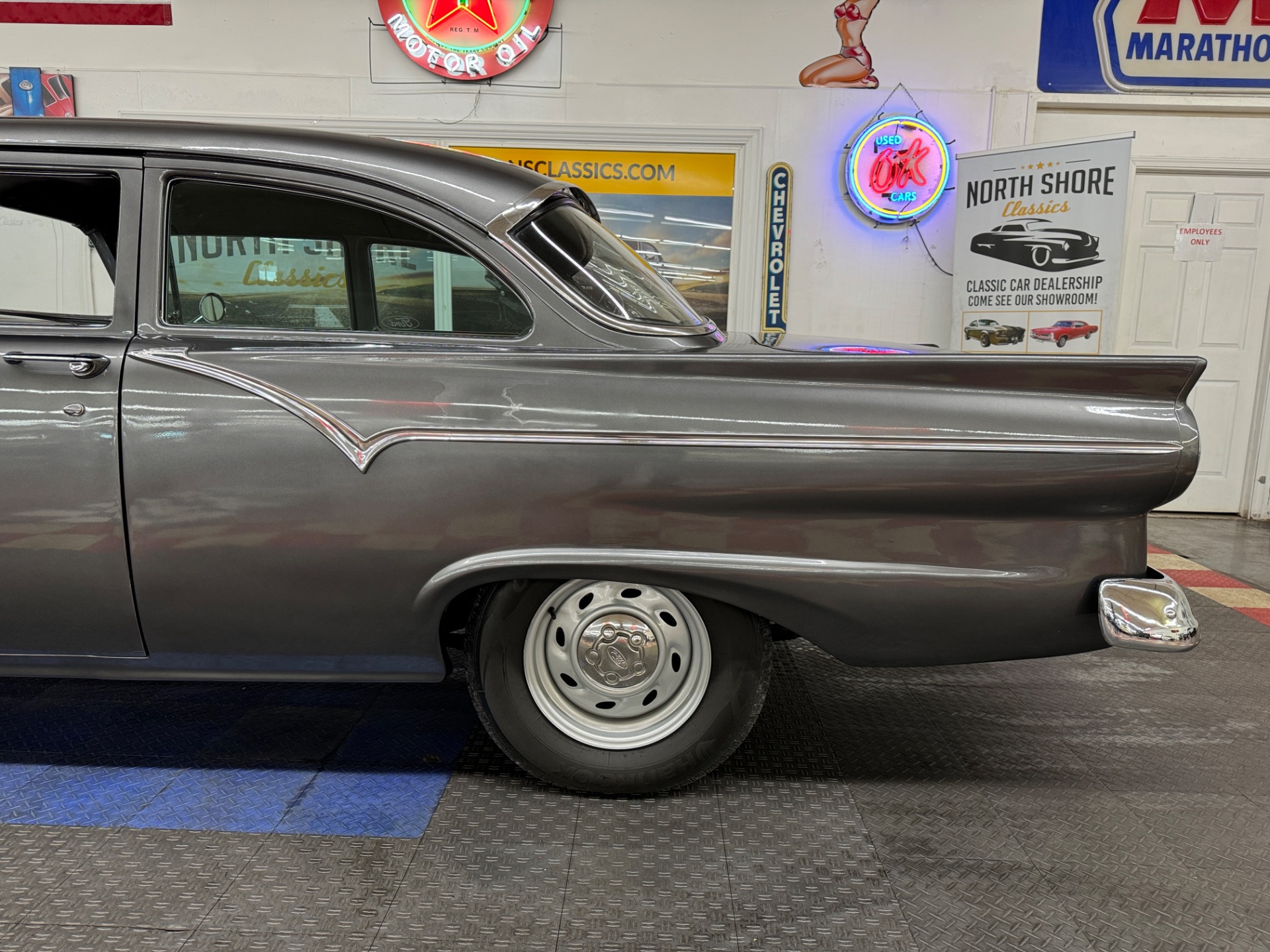 1957 Ford Custon 24