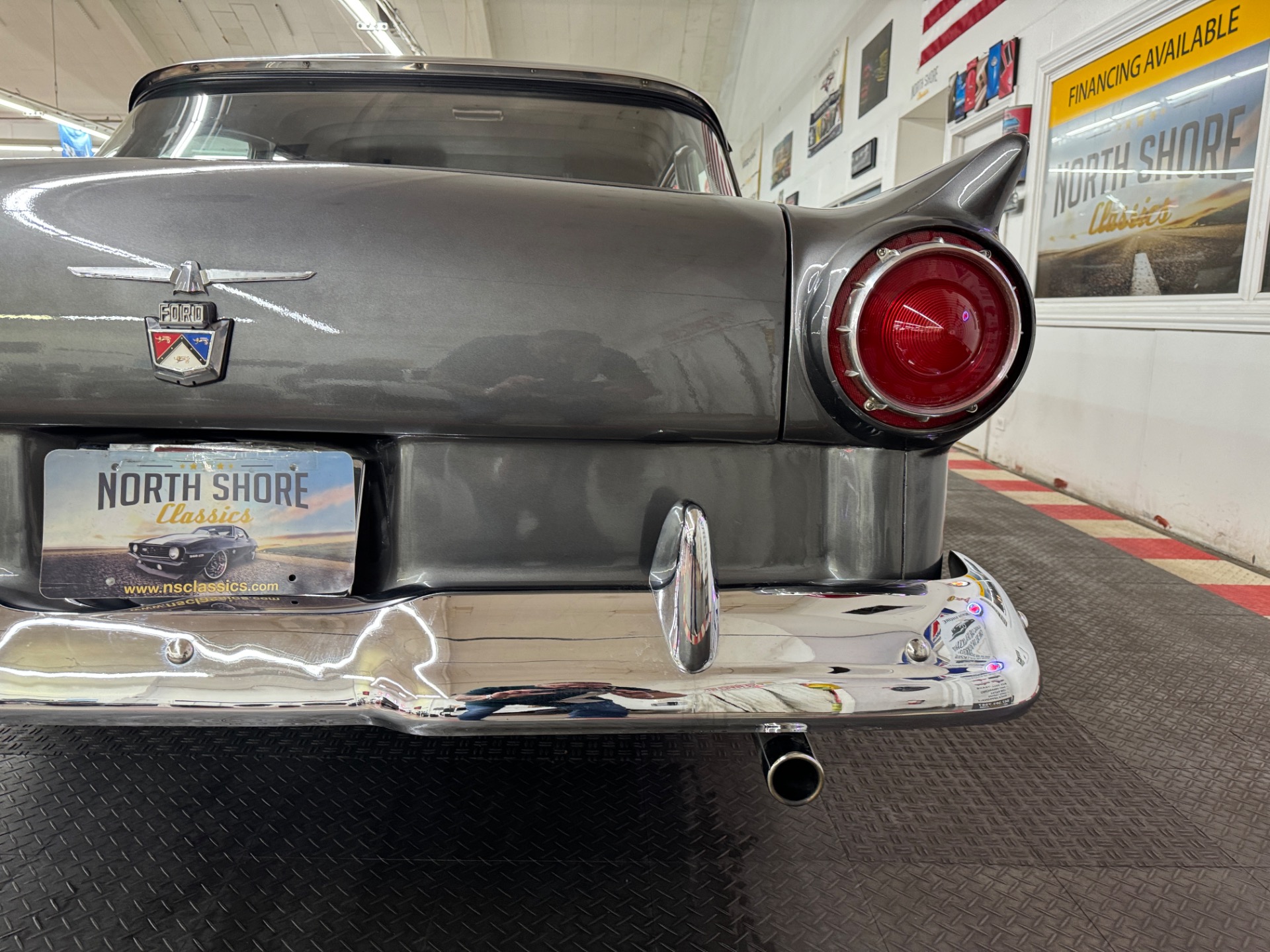 1957 Ford Custon 27
