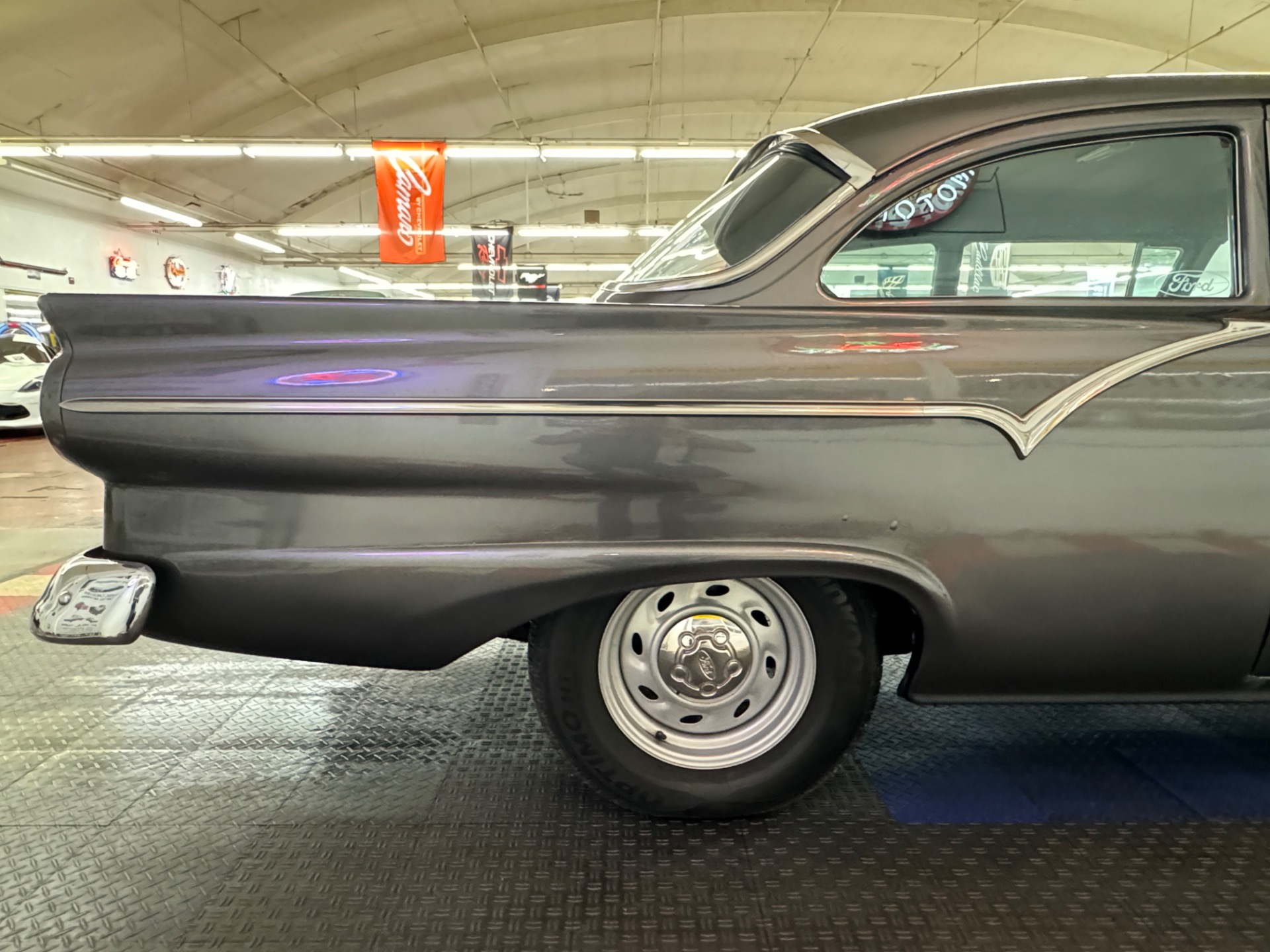 1957 Ford Custon 28