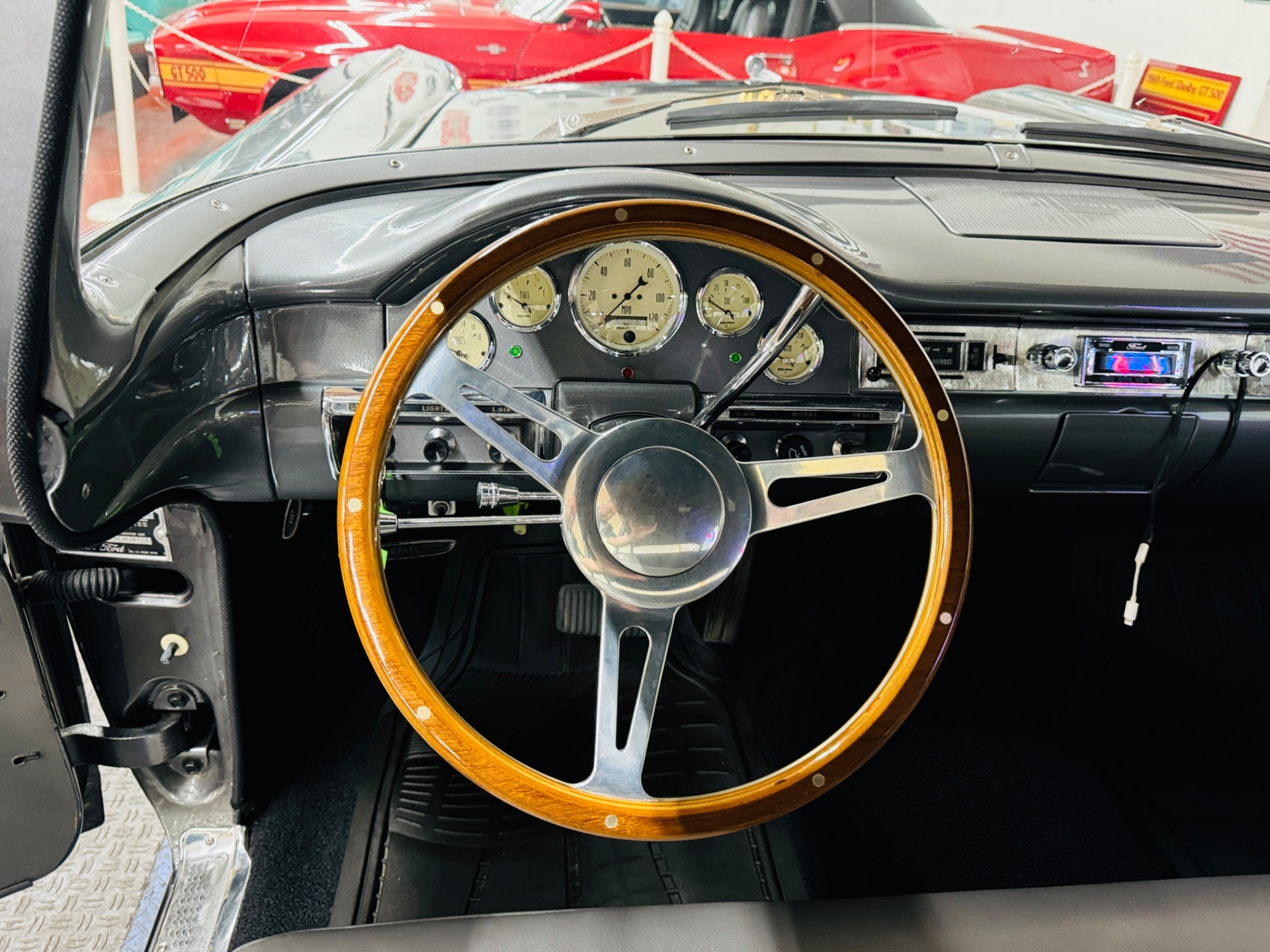 1957 Ford Custon 34