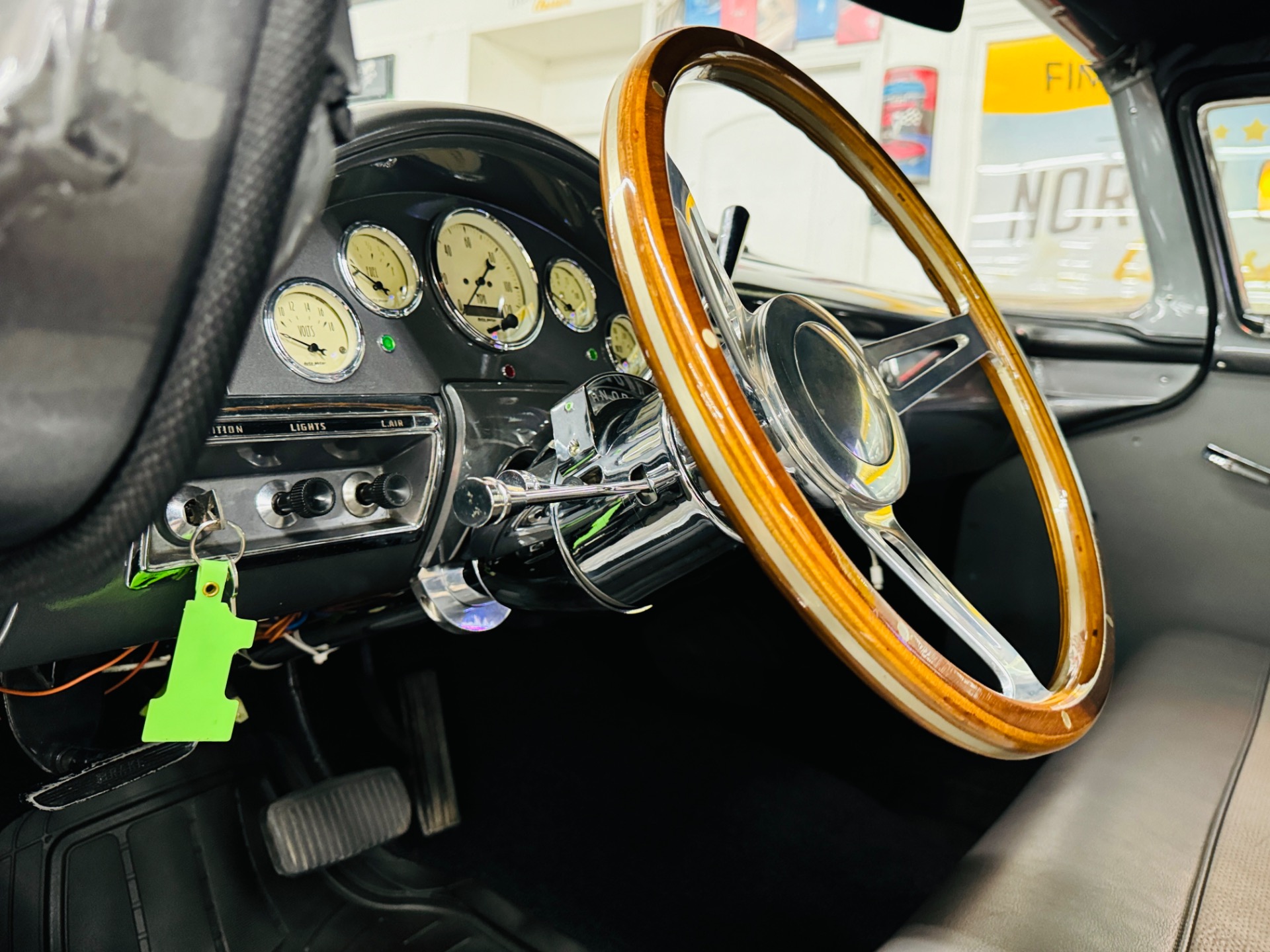 1957 Ford Custon 36