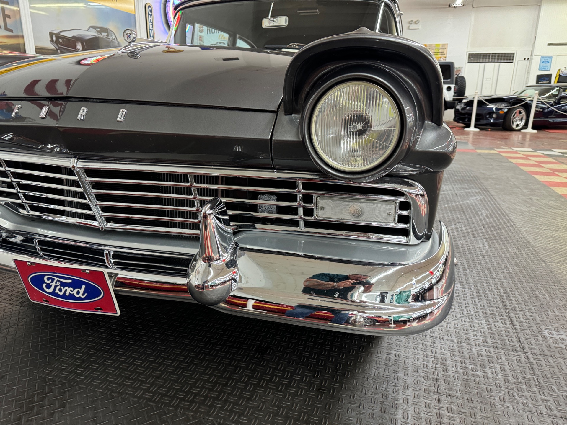 1957 Ford Custon 8