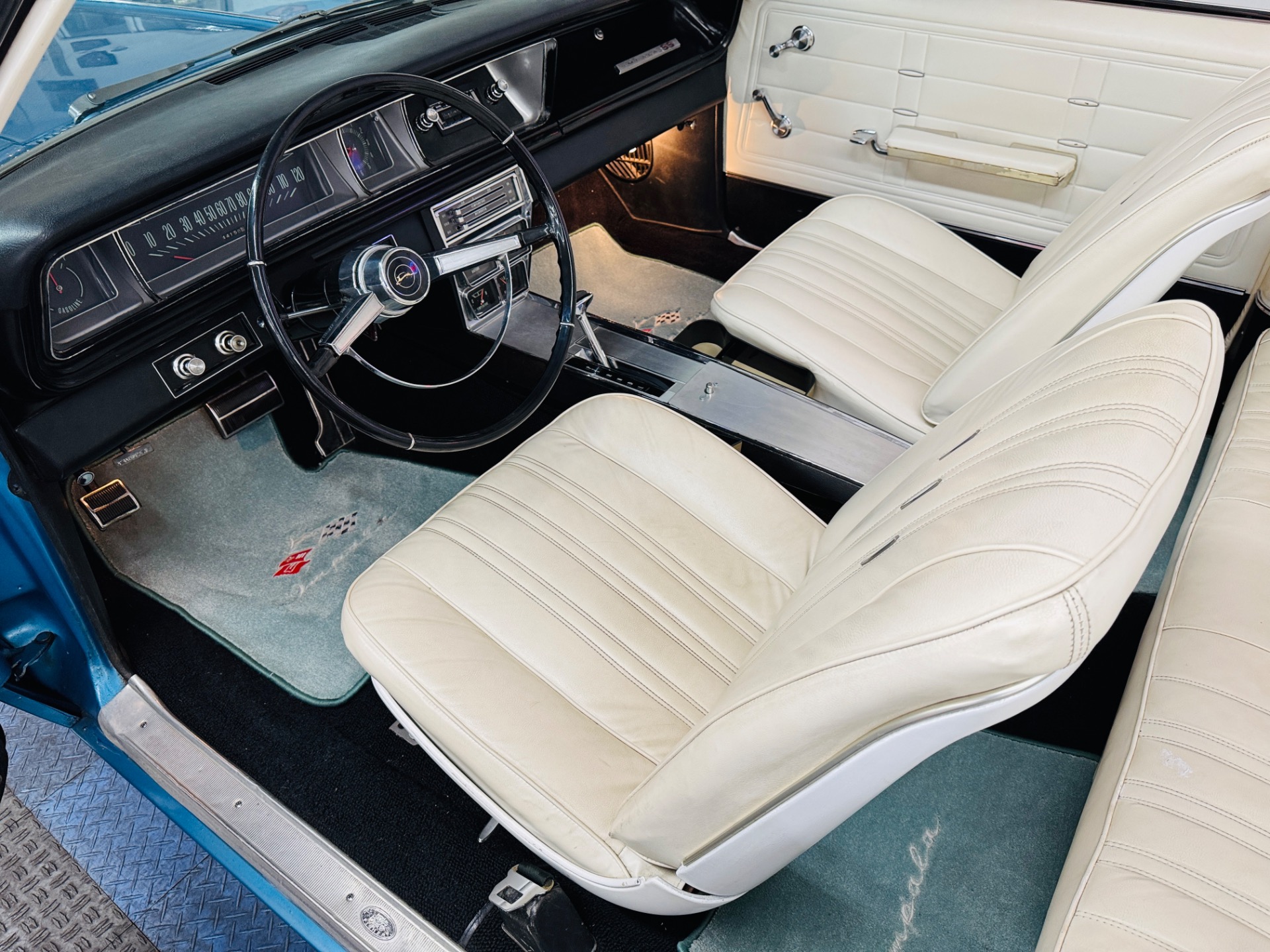 1966 Chevrolet Impala SS 12