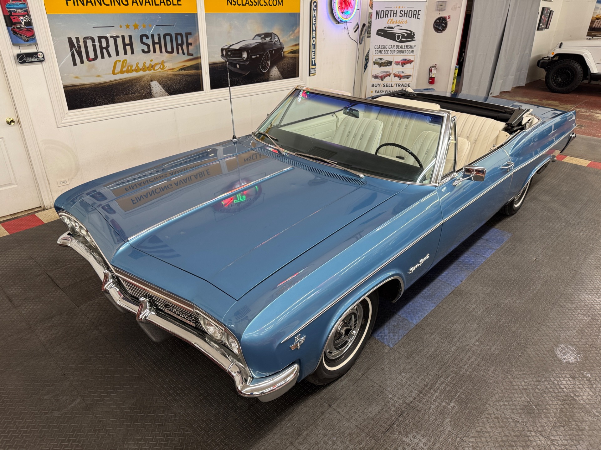 1966 Chevrolet Impala SS 32