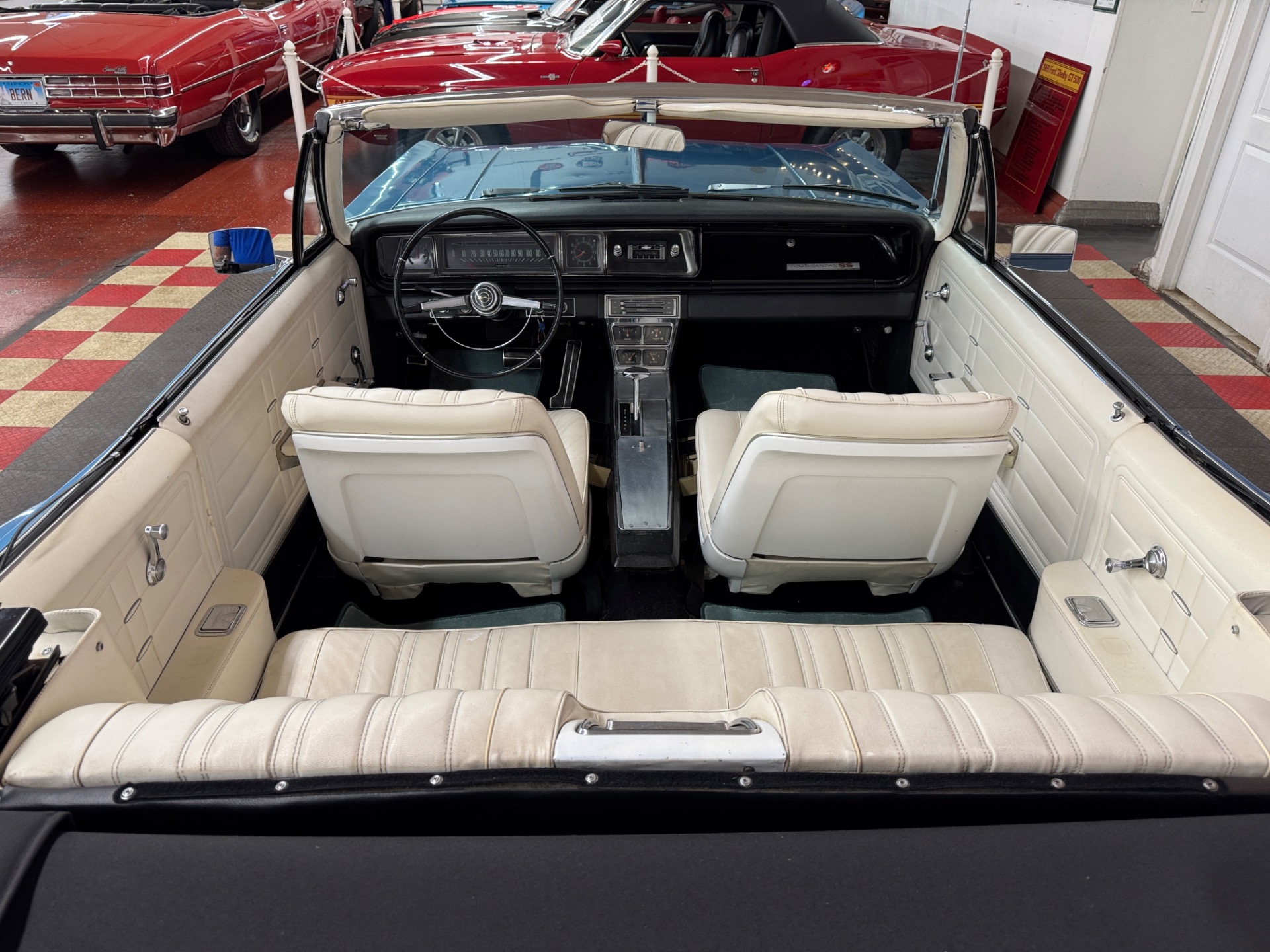1966 Chevrolet Impala SS 35