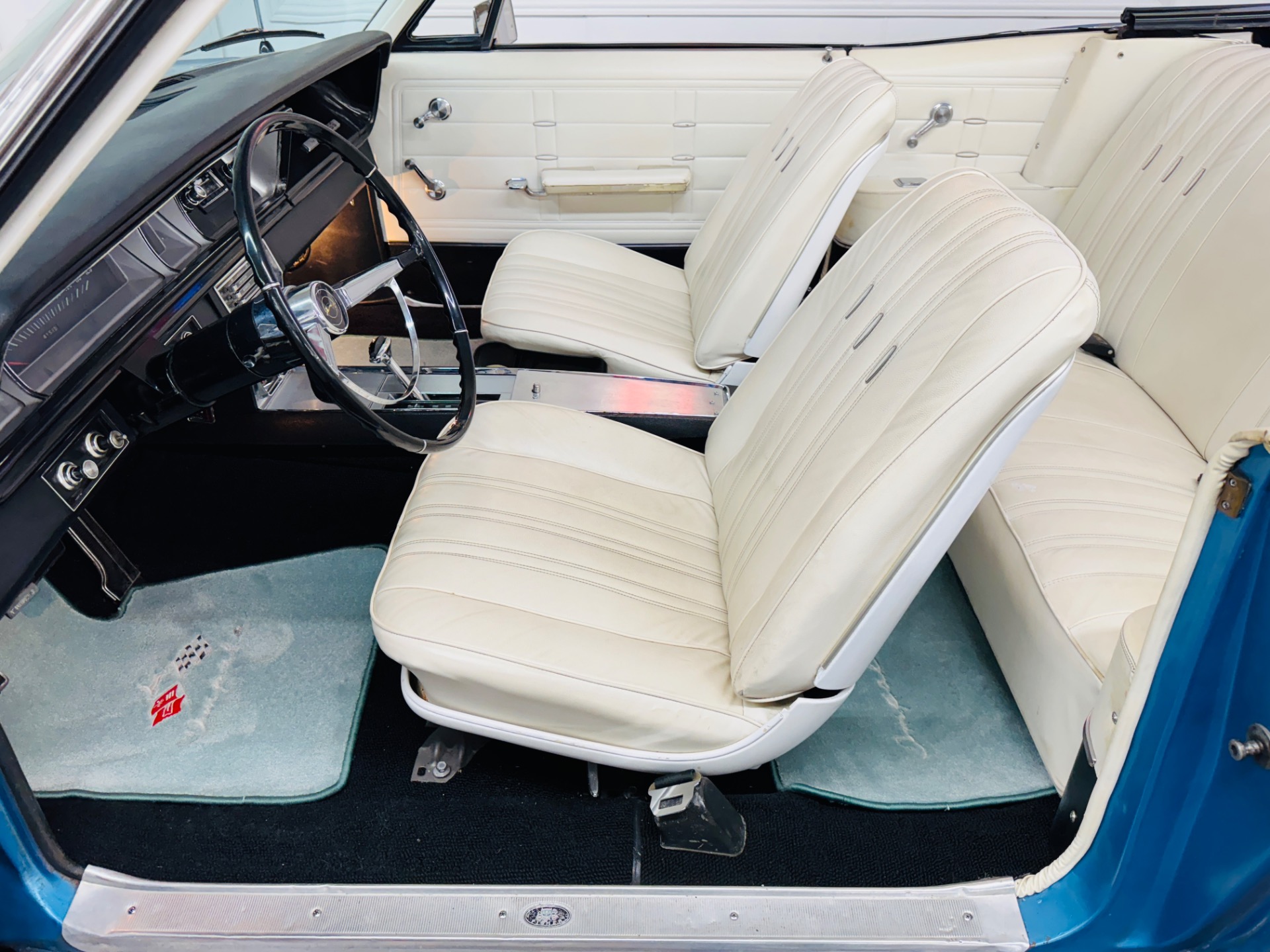 1966 Chevrolet Impala SS 36