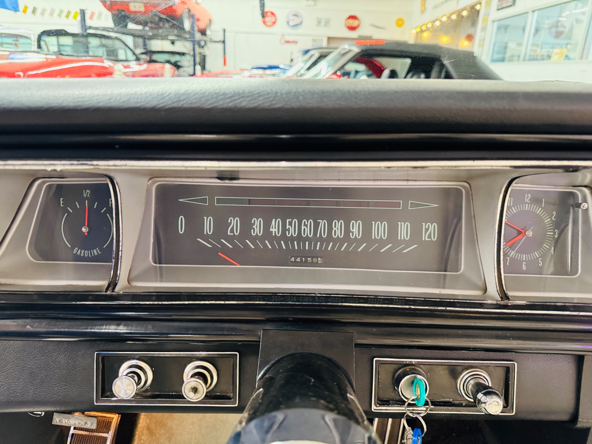 1966 Chevrolet Impala SS 38