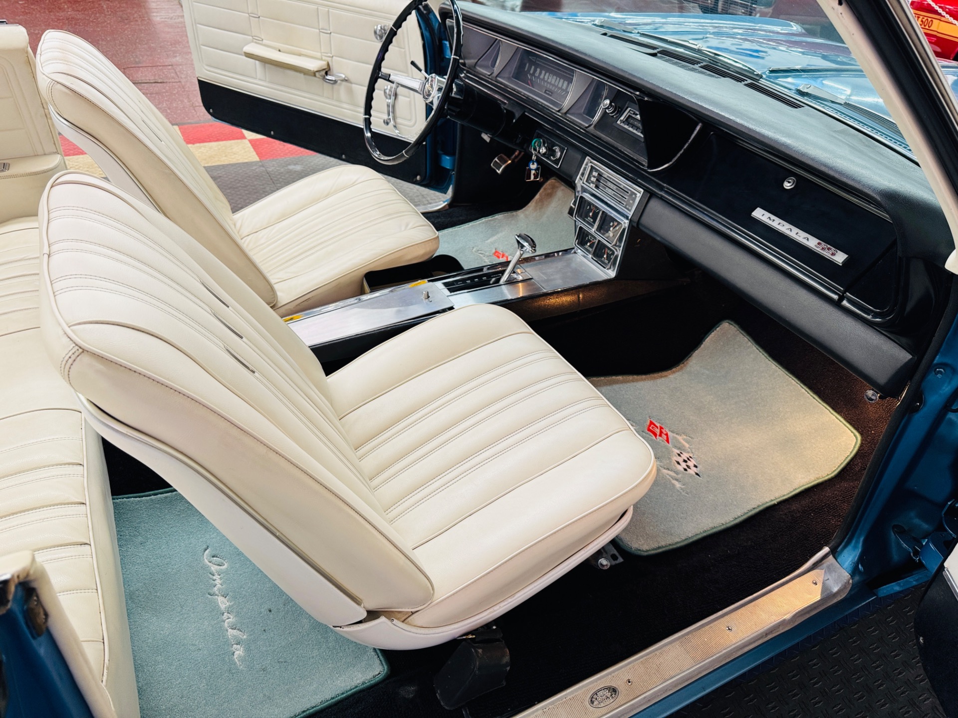 1966 Chevrolet Impala SS 44