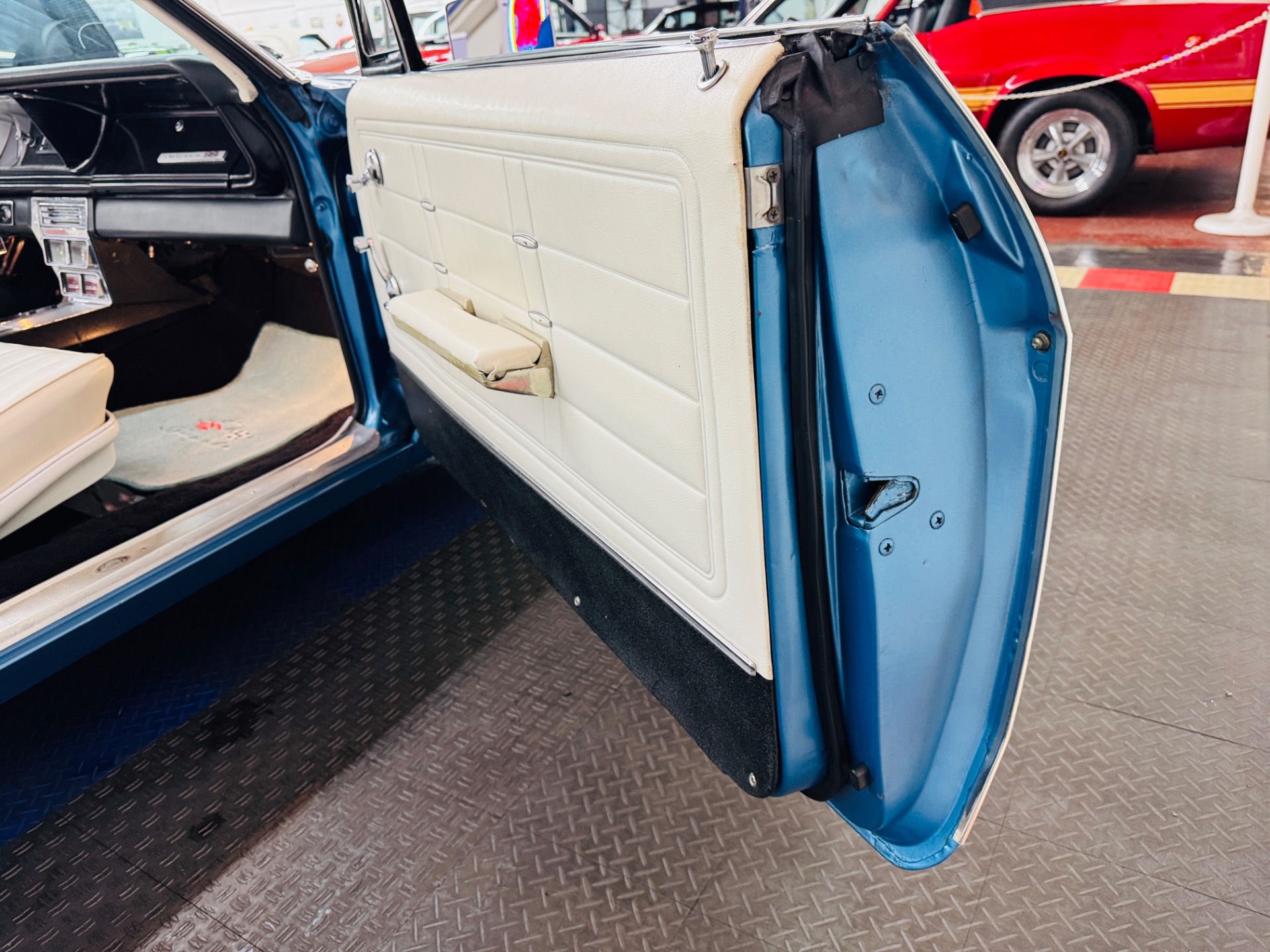 1966 Chevrolet Impala SS 48