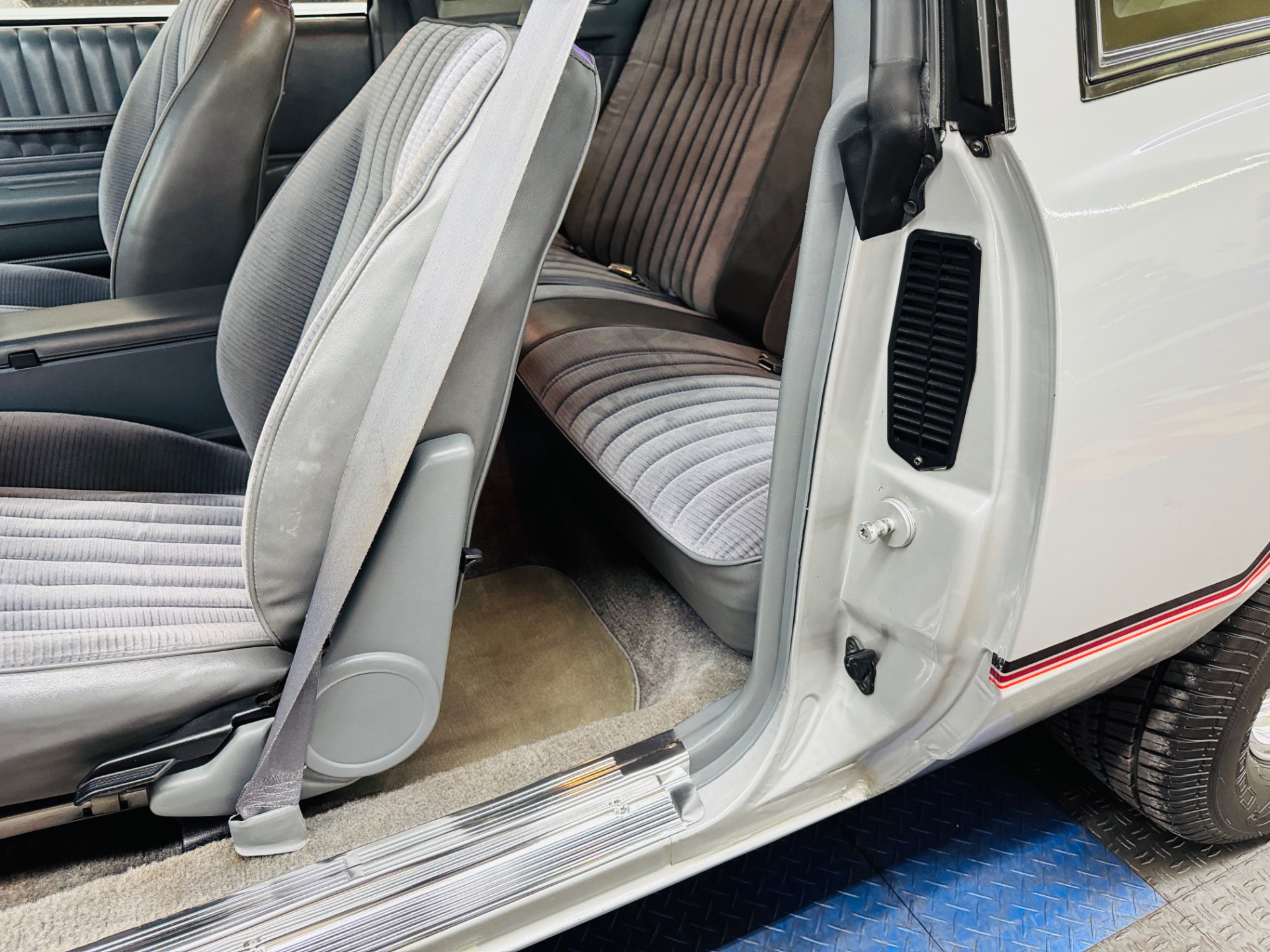 1985 Chevrolet Monte Carlo 36
