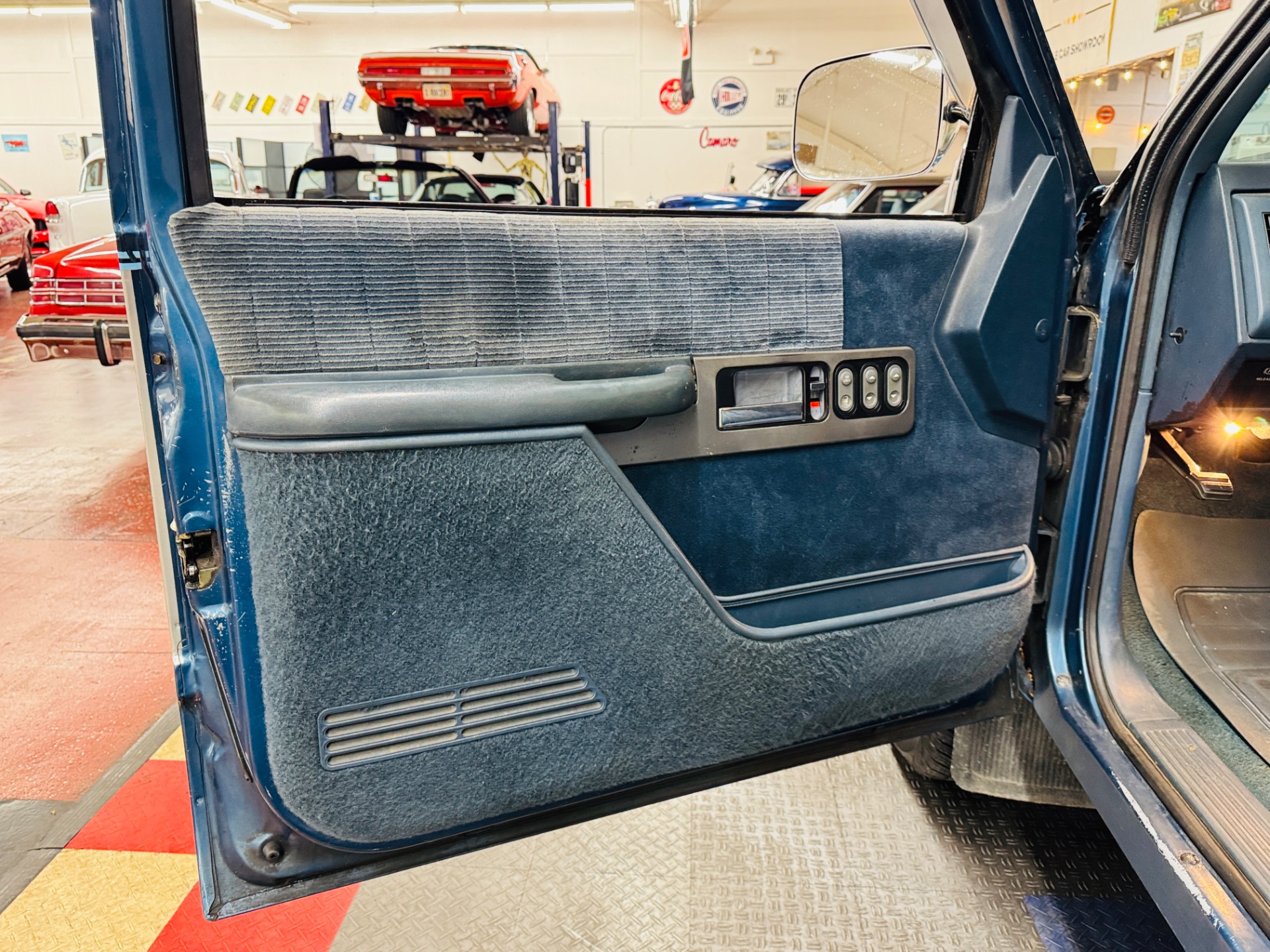 1990 Chevrolet Silverado 34