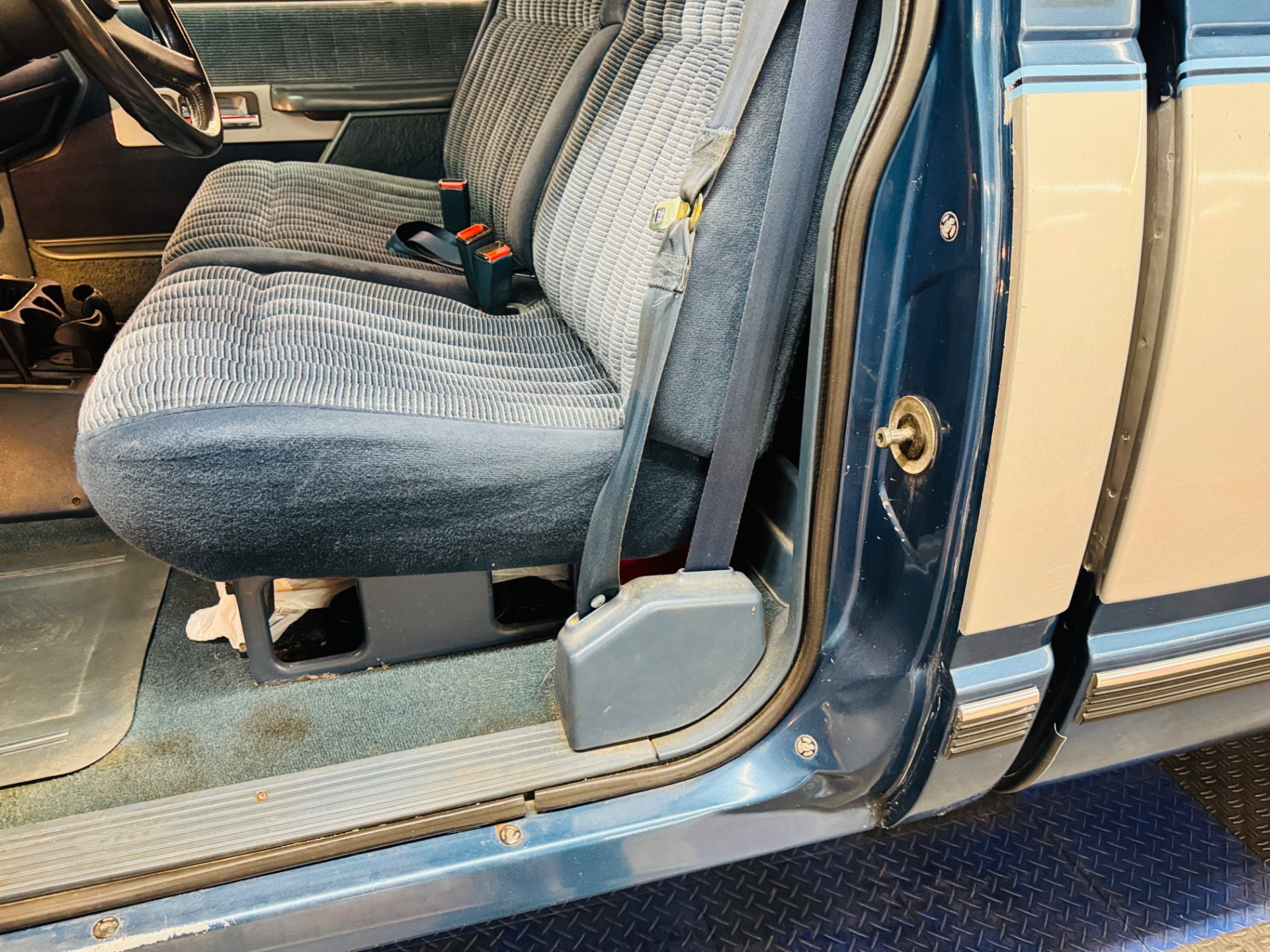 1990 Chevrolet Silverado 36