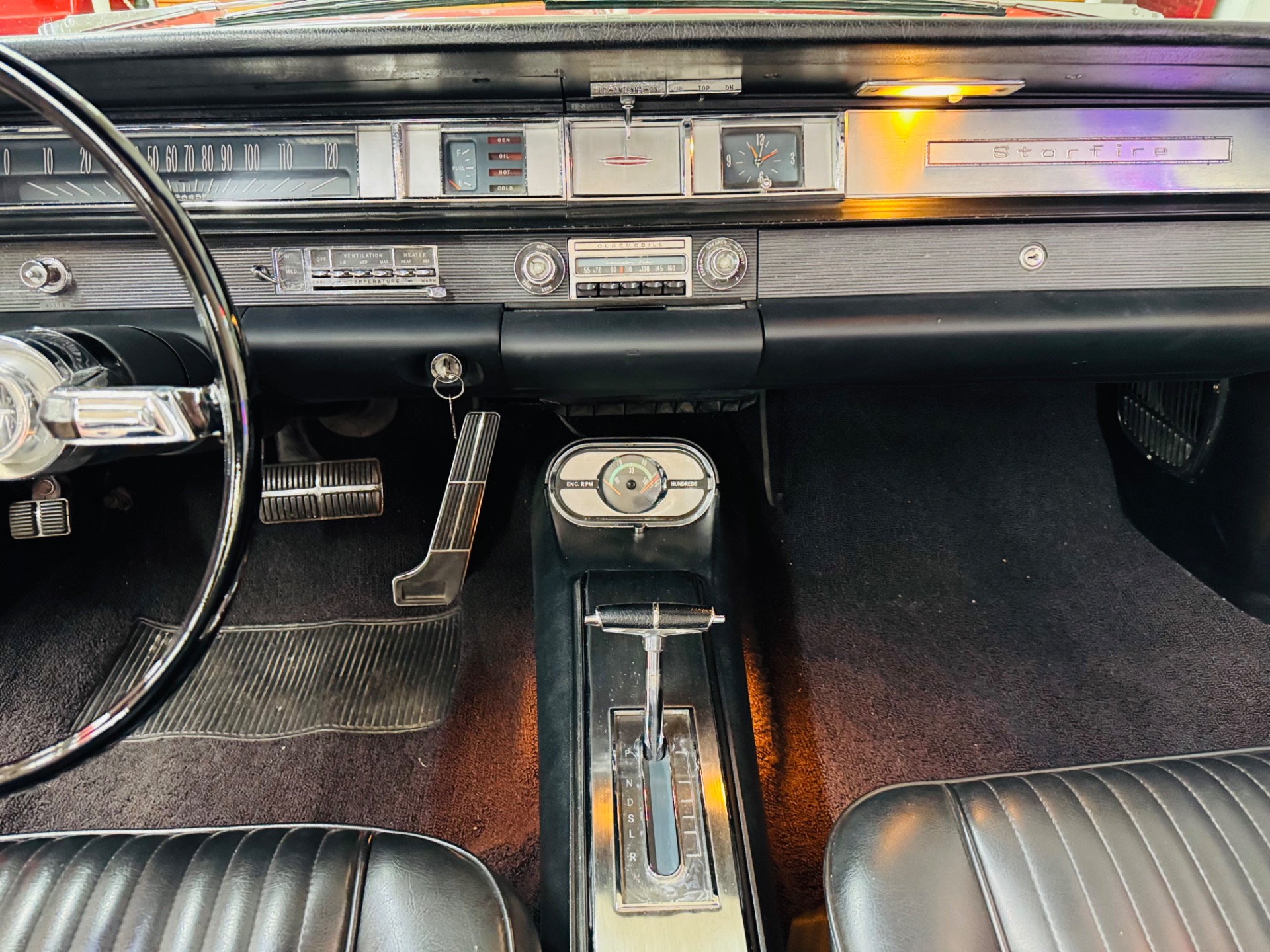 1963 Oldsmobile Starfire 38