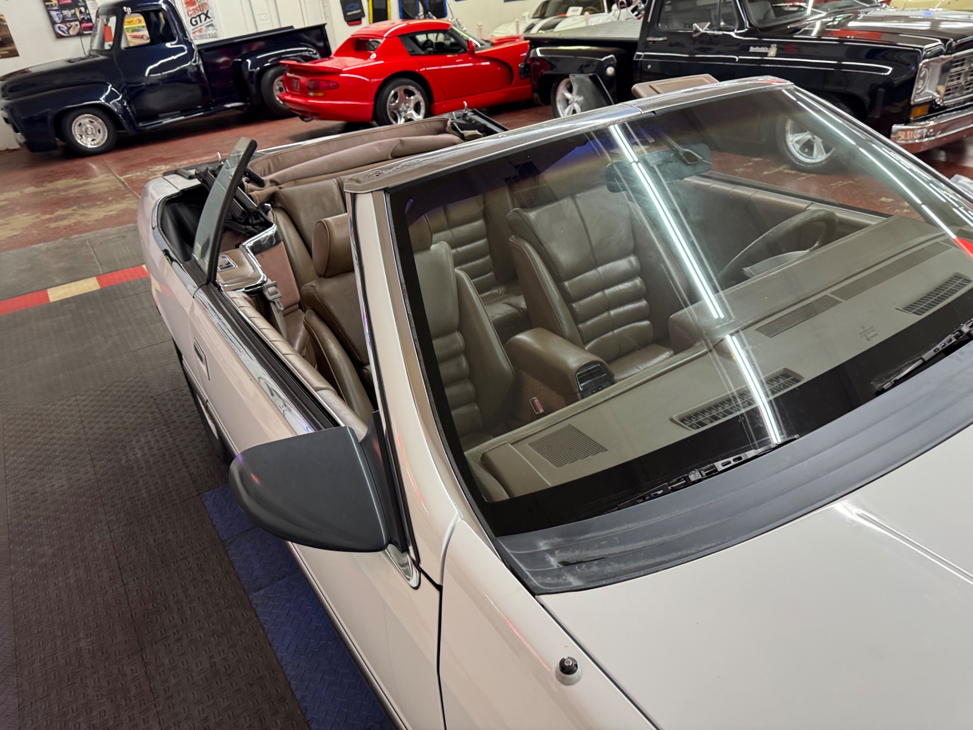 1989 Chrysler Le Baron 17