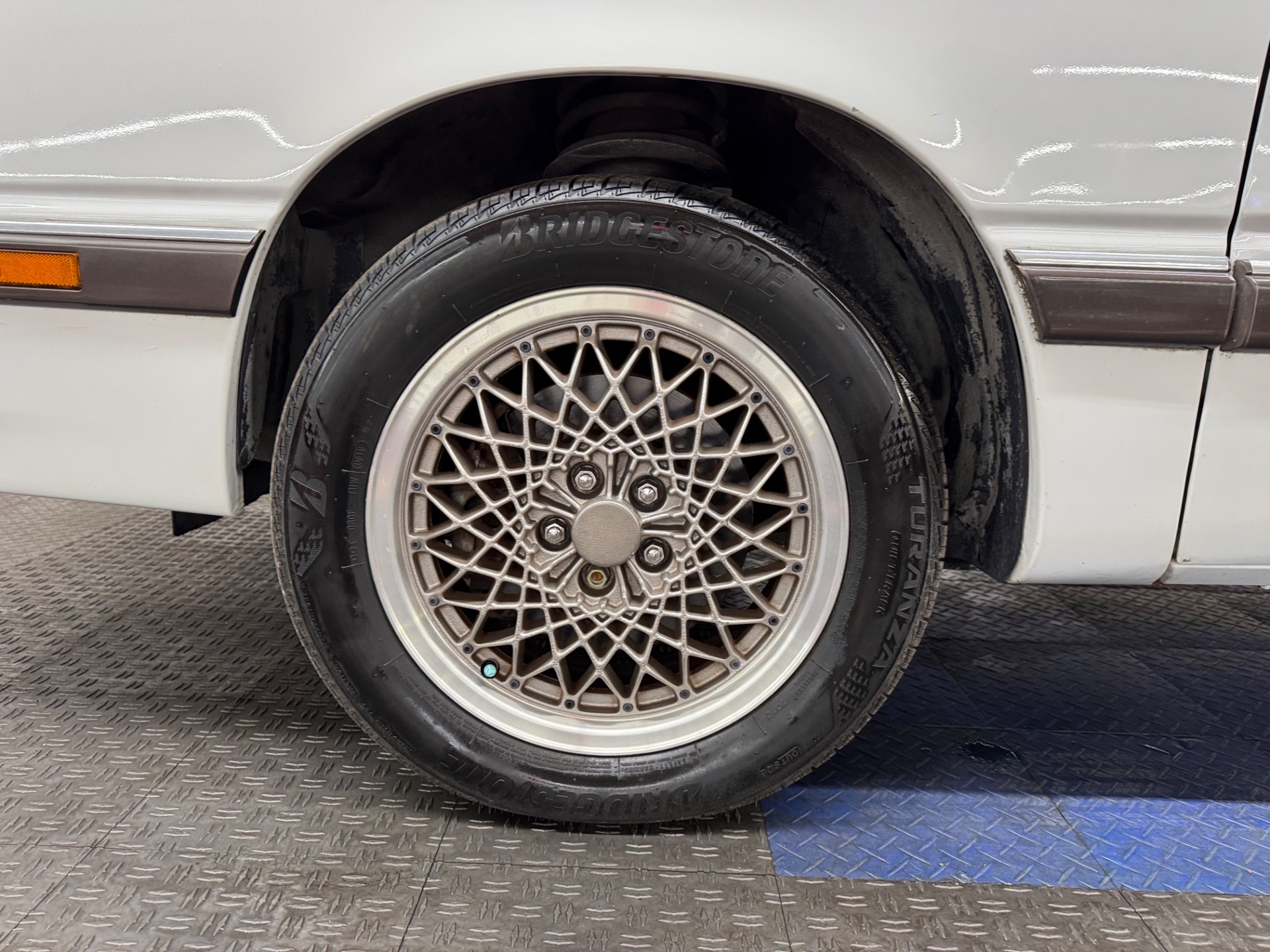1989 Chrysler Le Baron 23