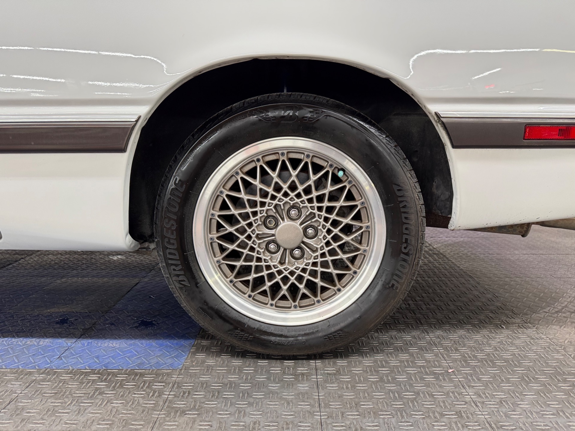 1989 Chrysler Le Baron 24