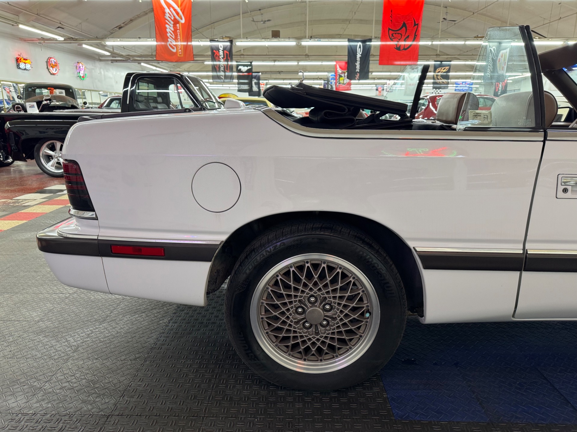 1989 Chrysler Le Baron 26