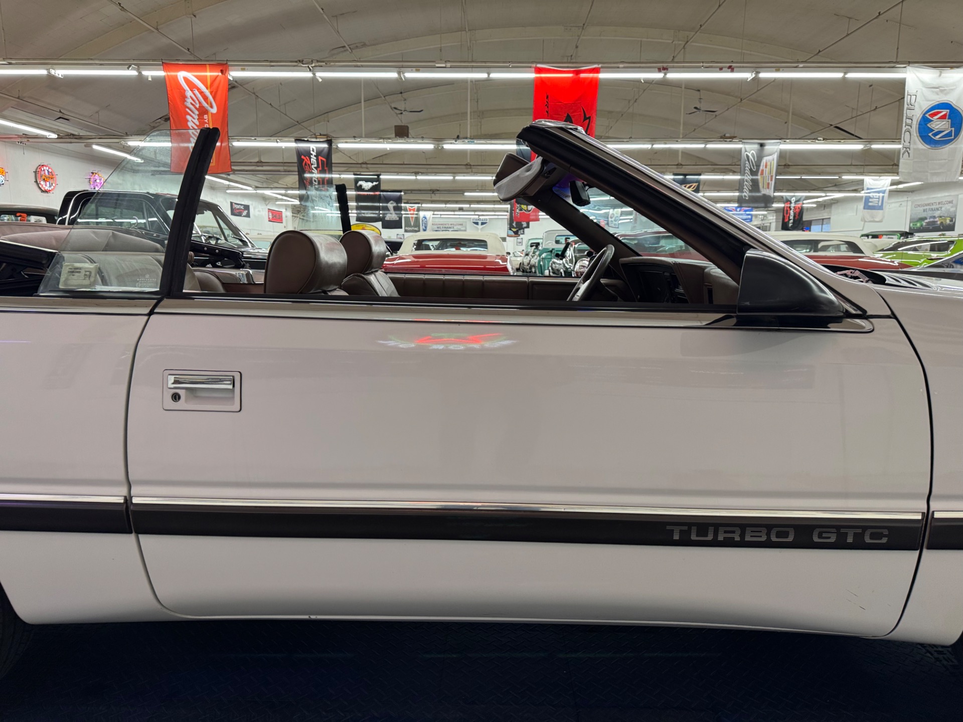 1989 Chrysler Le Baron 27
