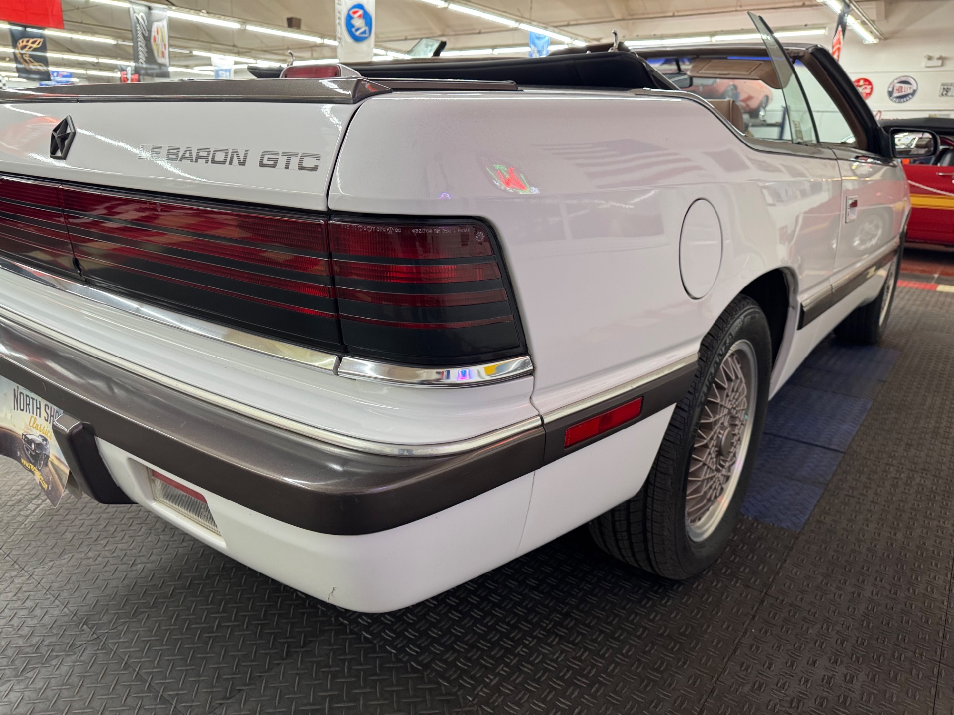 1989 Chrysler Le Baron 29
