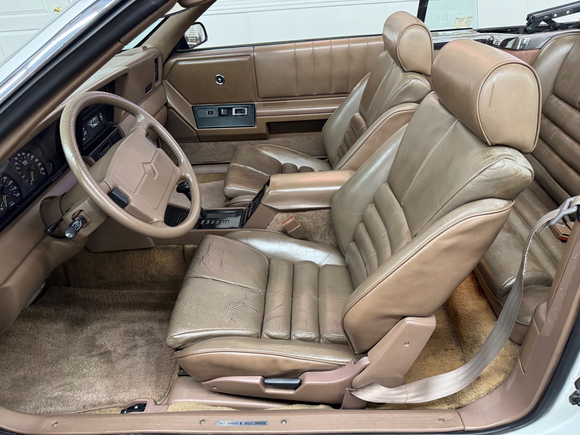 1989 Chrysler Le Baron 30