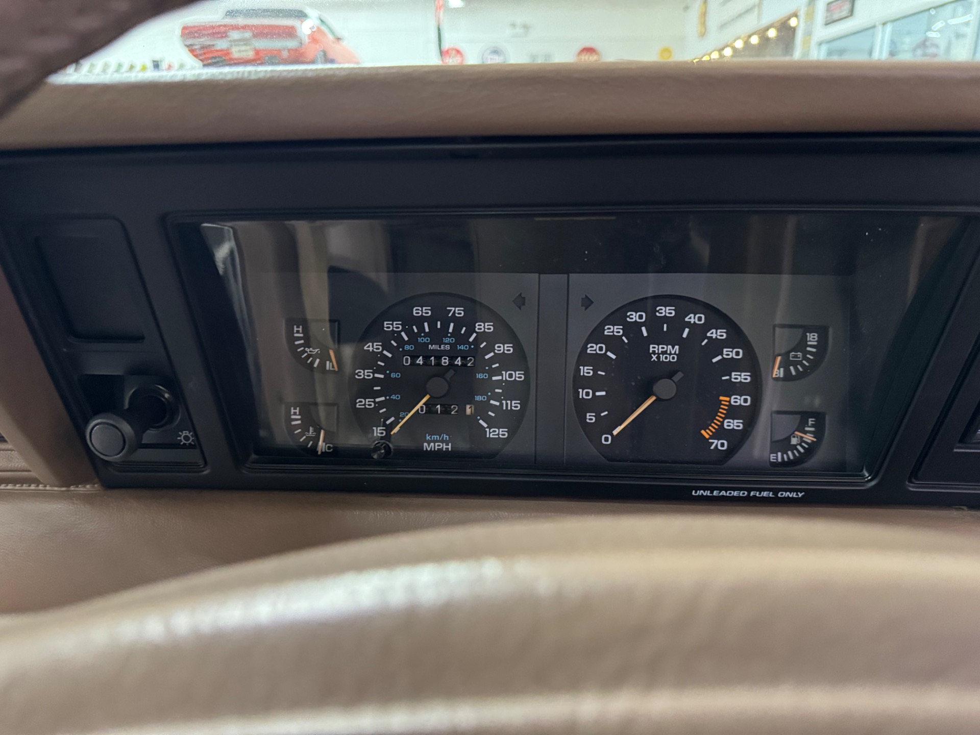 1989 Chrysler Le Baron 32