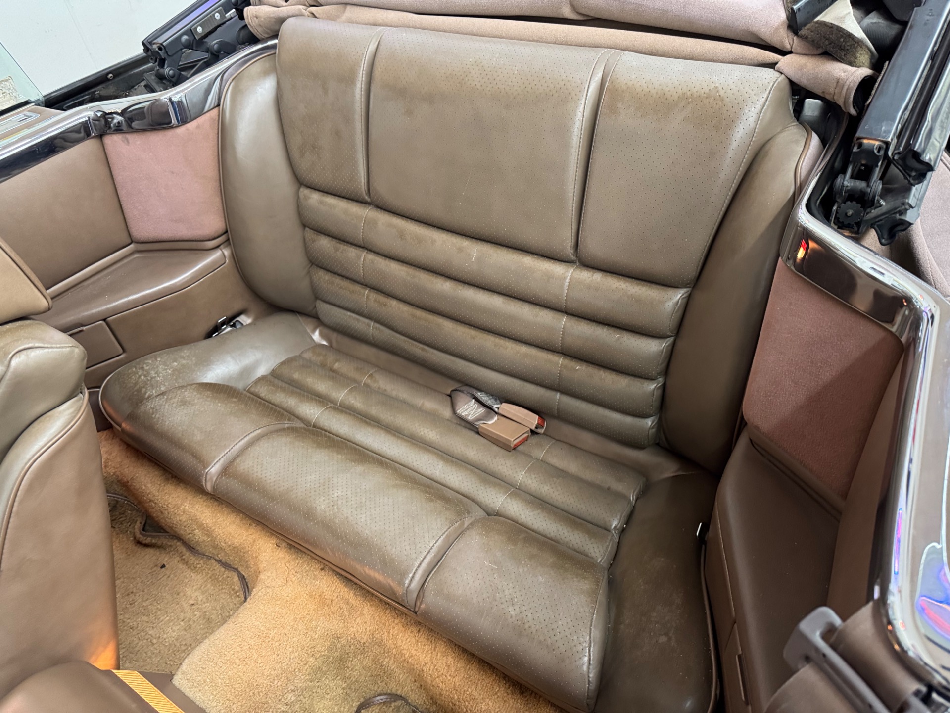 1989 Chrysler Le Baron 37