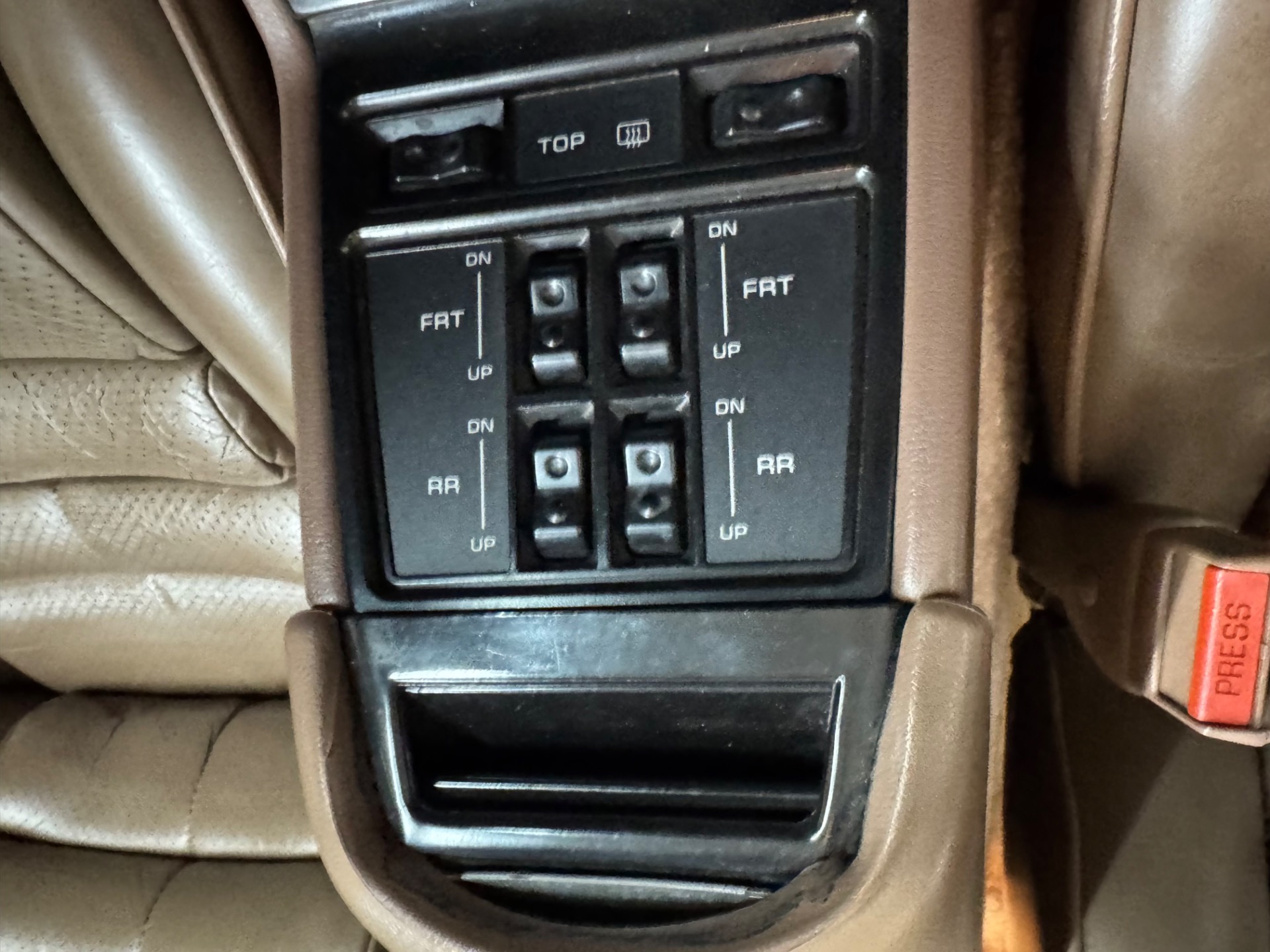 1989 Chrysler Le Baron 41