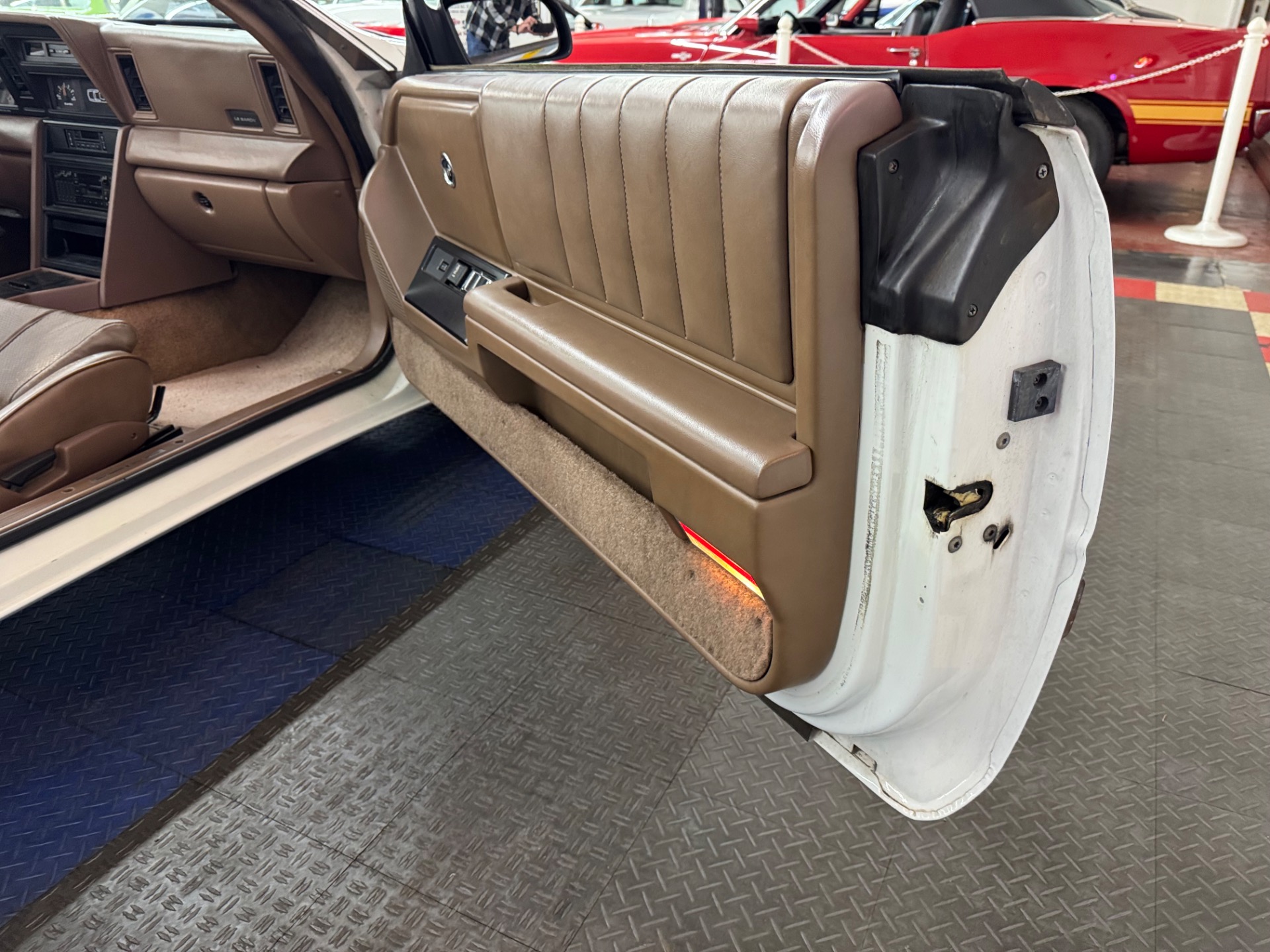 1989 Chrysler Le Baron 43
