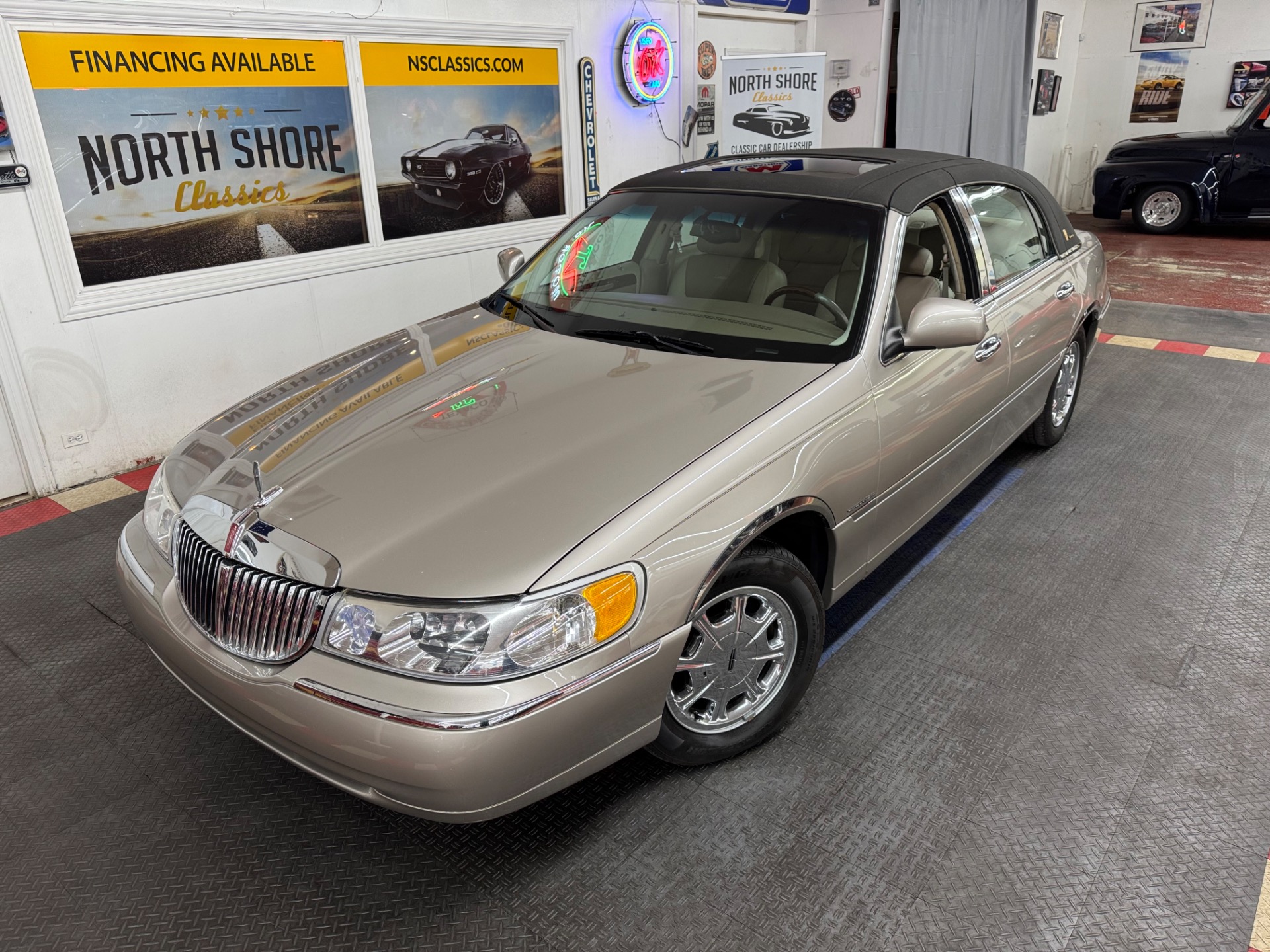 Used 2000 Lincoln Town Car - SIGNATURE SERIES - LOW MILES -SEE VIDEO | Mundelein, IL