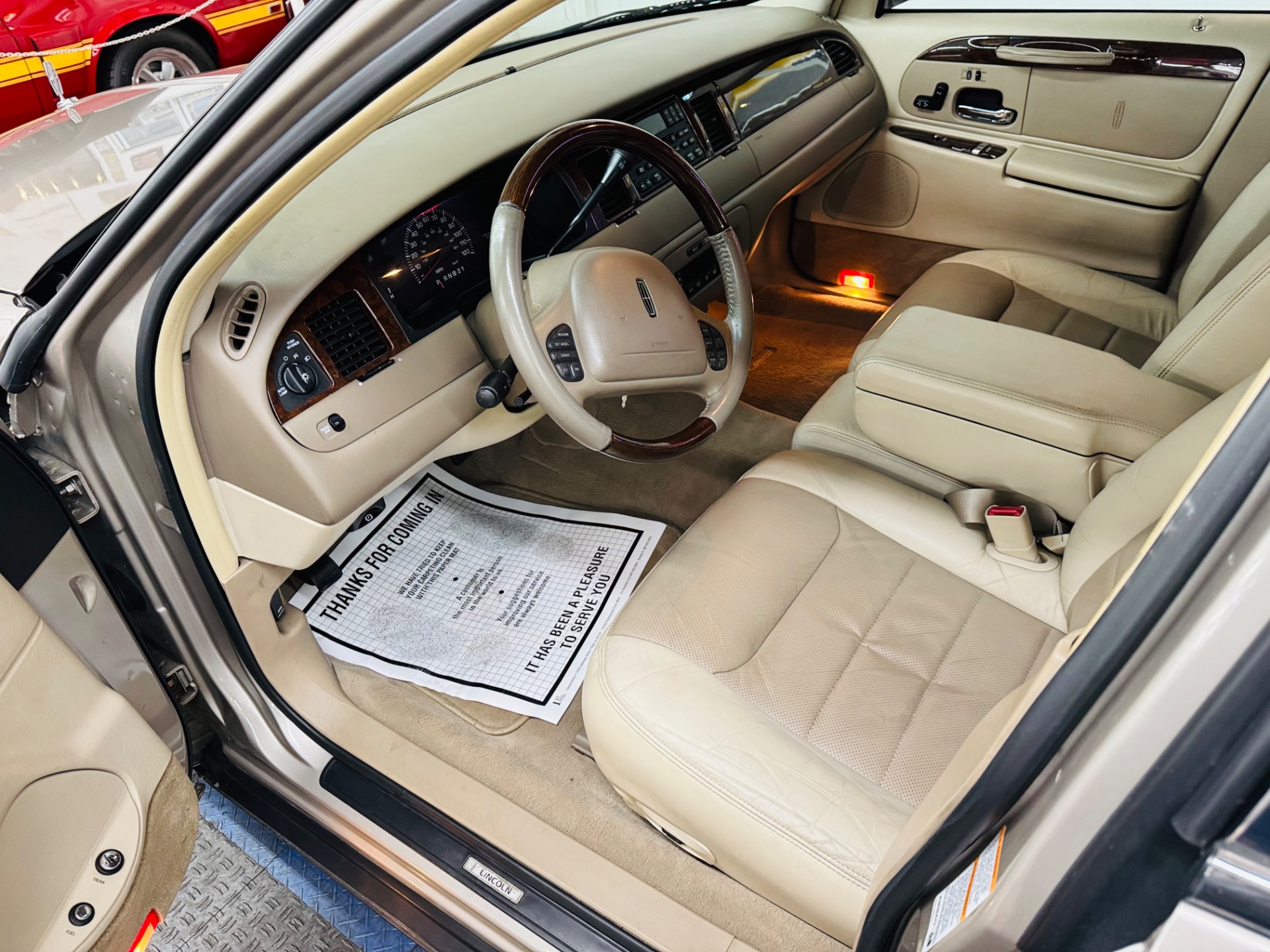 Used 2000 Lincoln Town Car - SIGNATURE SERIES - LOW MILES -SEE VIDEO | Mundelein, IL