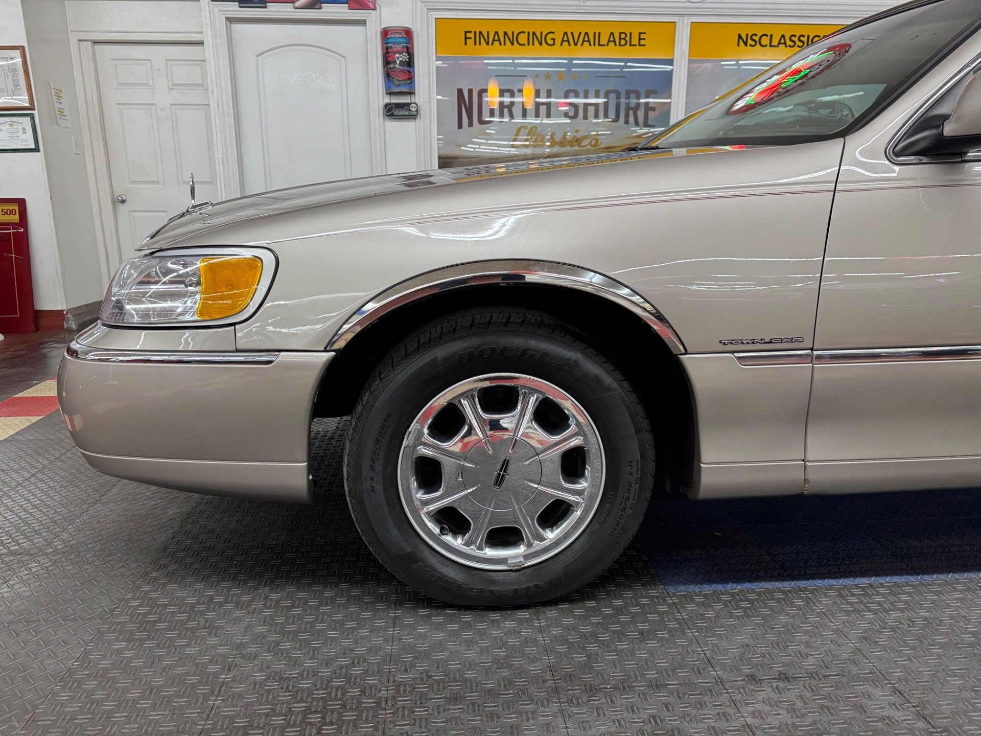Used 2000 Lincoln Town Car - SIGNATURE SERIES - LOW MILES -SEE VIDEO | Mundelein, IL
