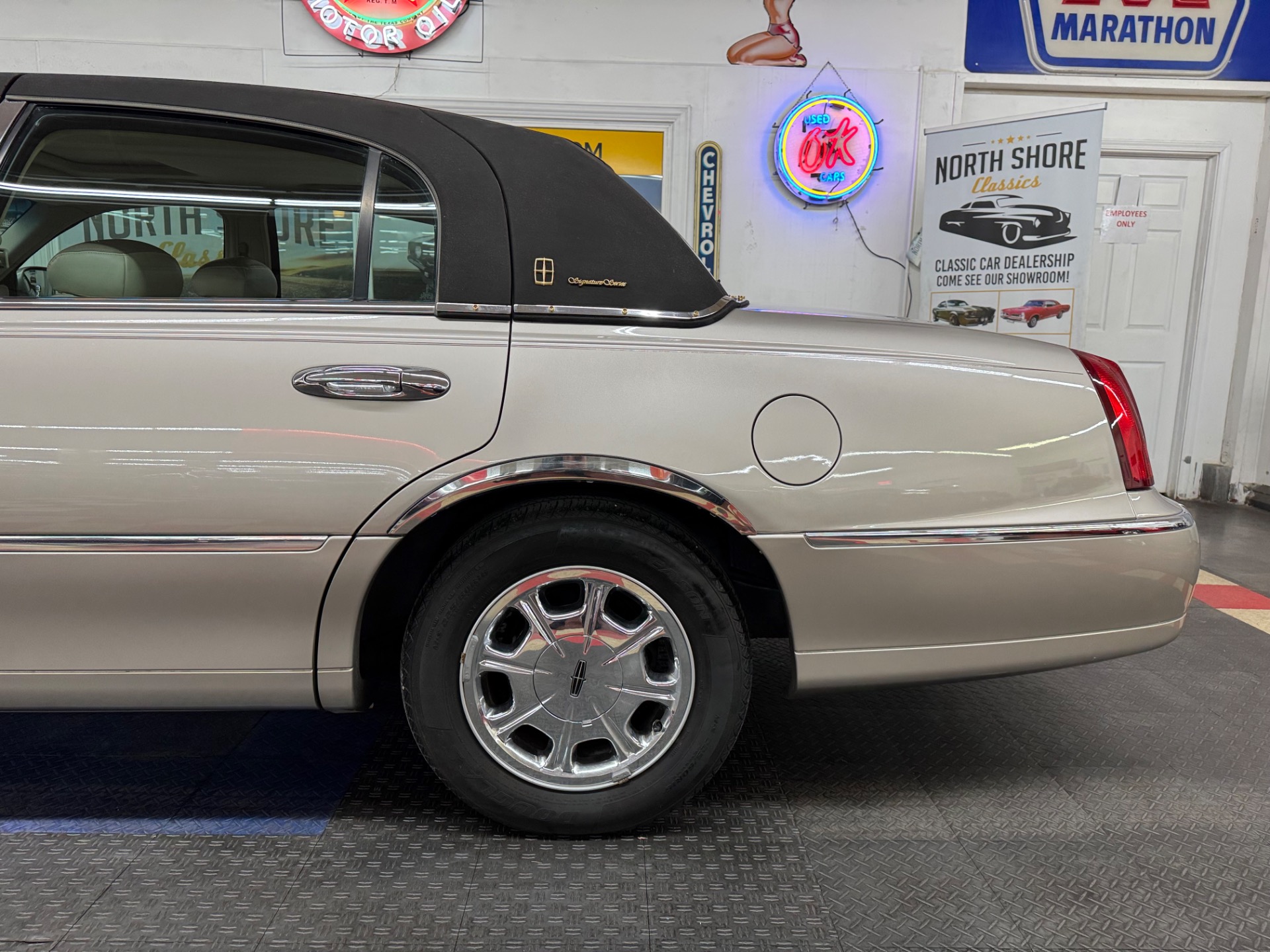 Used 2000 Lincoln Town Car - SIGNATURE SERIES - LOW MILES -SEE VIDEO | Mundelein, IL