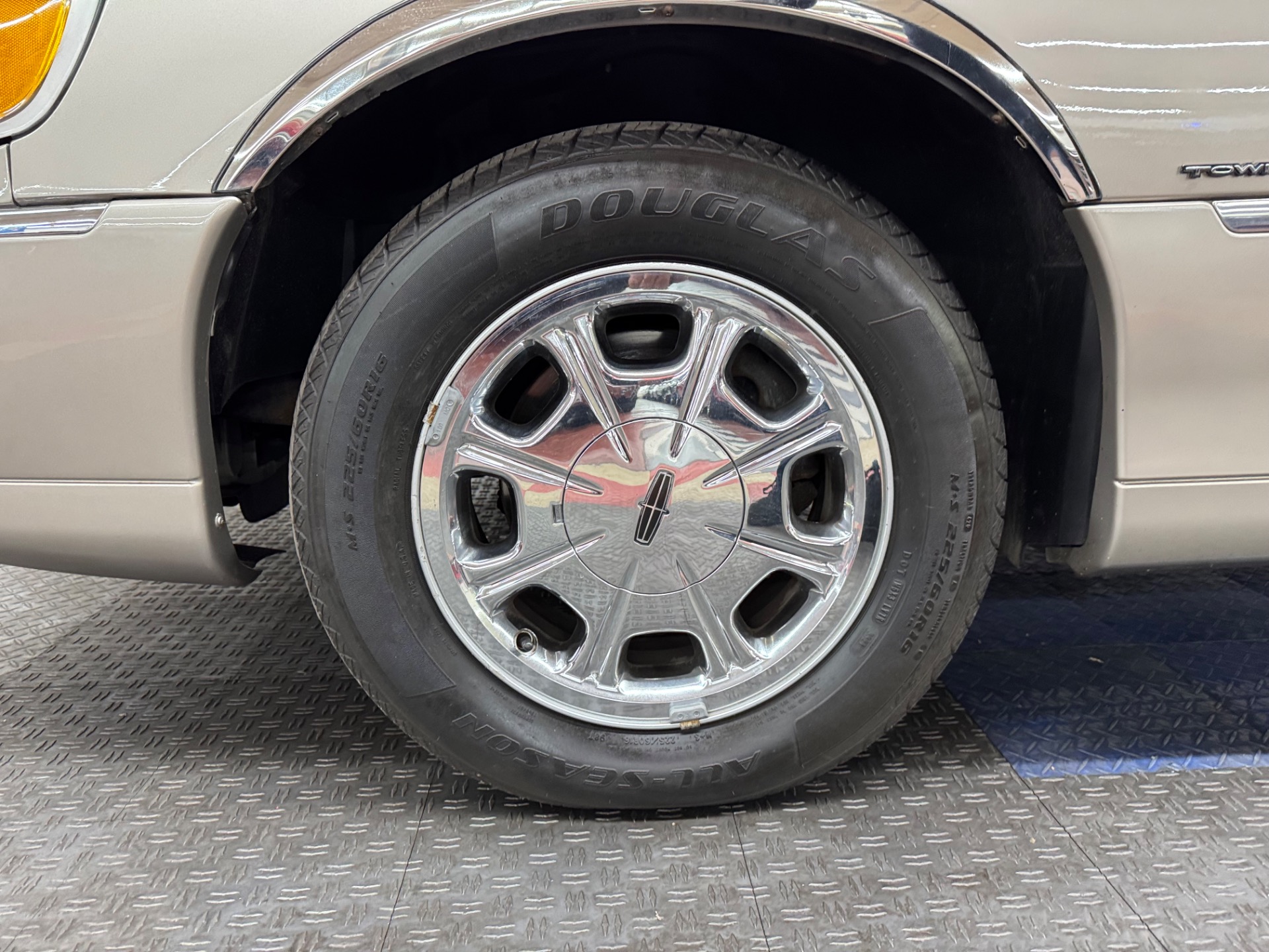 Used 2000 Lincoln Town Car - SIGNATURE SERIES - LOW MILES -SEE VIDEO | Mundelein, IL