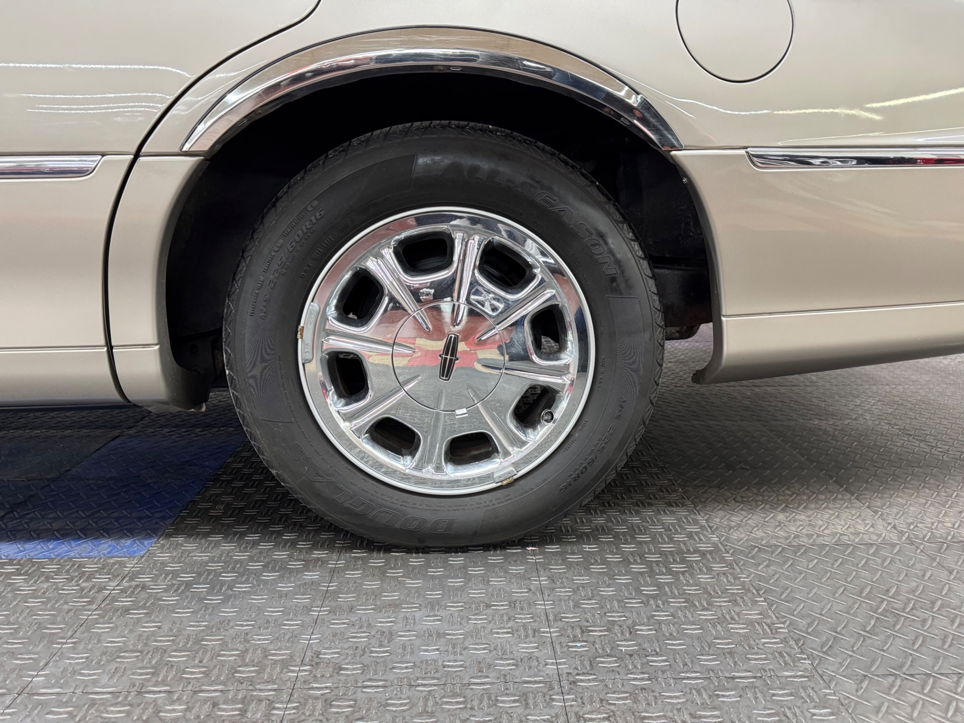 Used 2000 Lincoln Town Car - SIGNATURE SERIES - LOW MILES -SEE VIDEO | Mundelein, IL